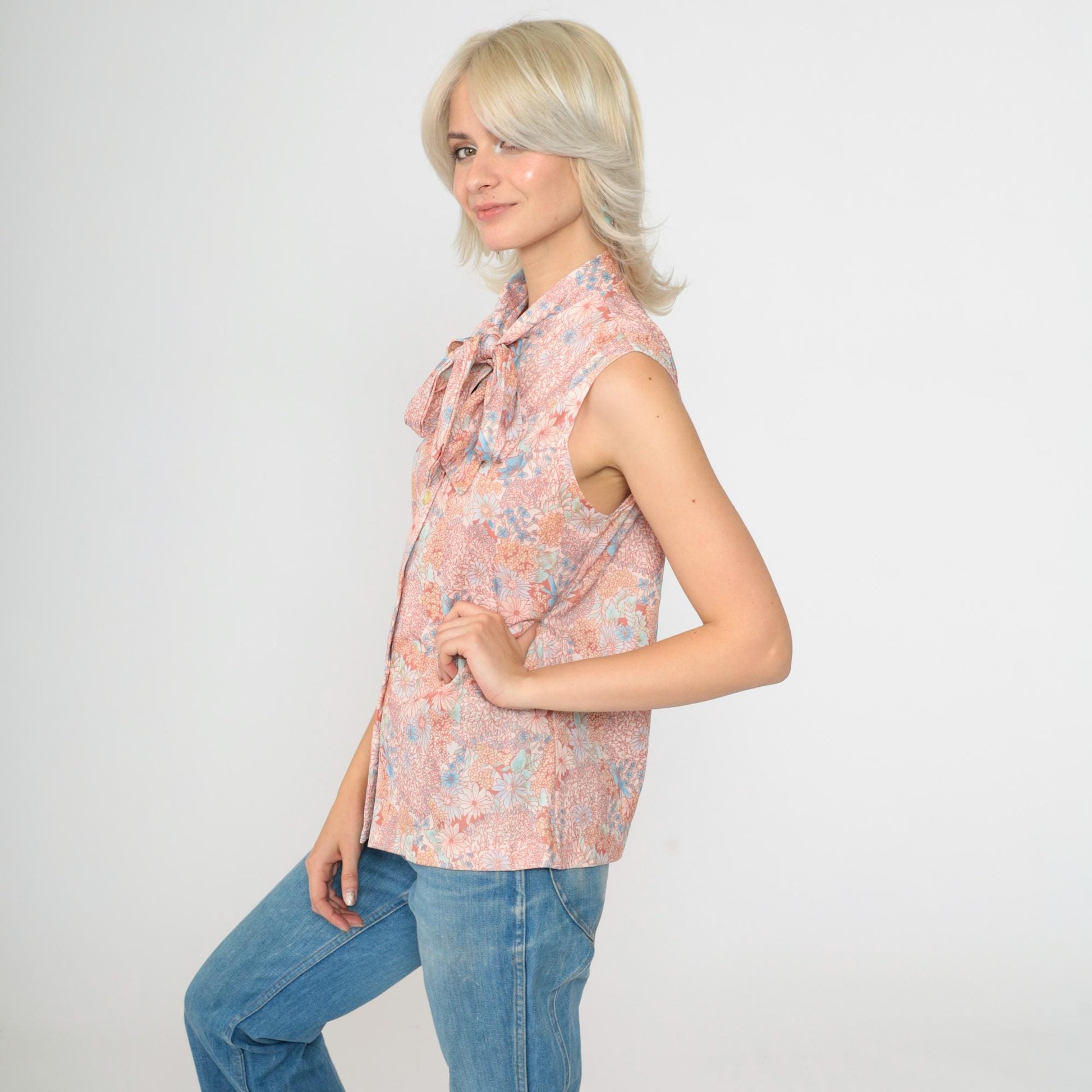 70s Pink Floral Sleeveless Blouse Ascot Bow Neck Button Up Small