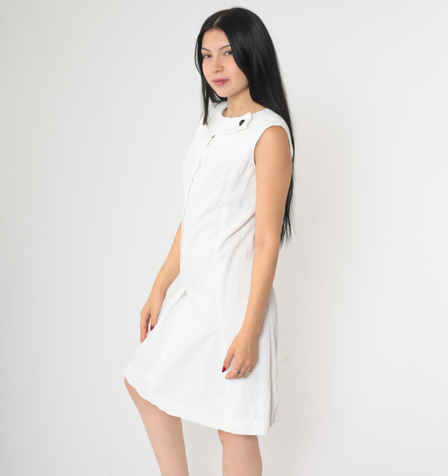 60s White Mod Mini Shift Dress Sleeveless Front Zip Textured Small