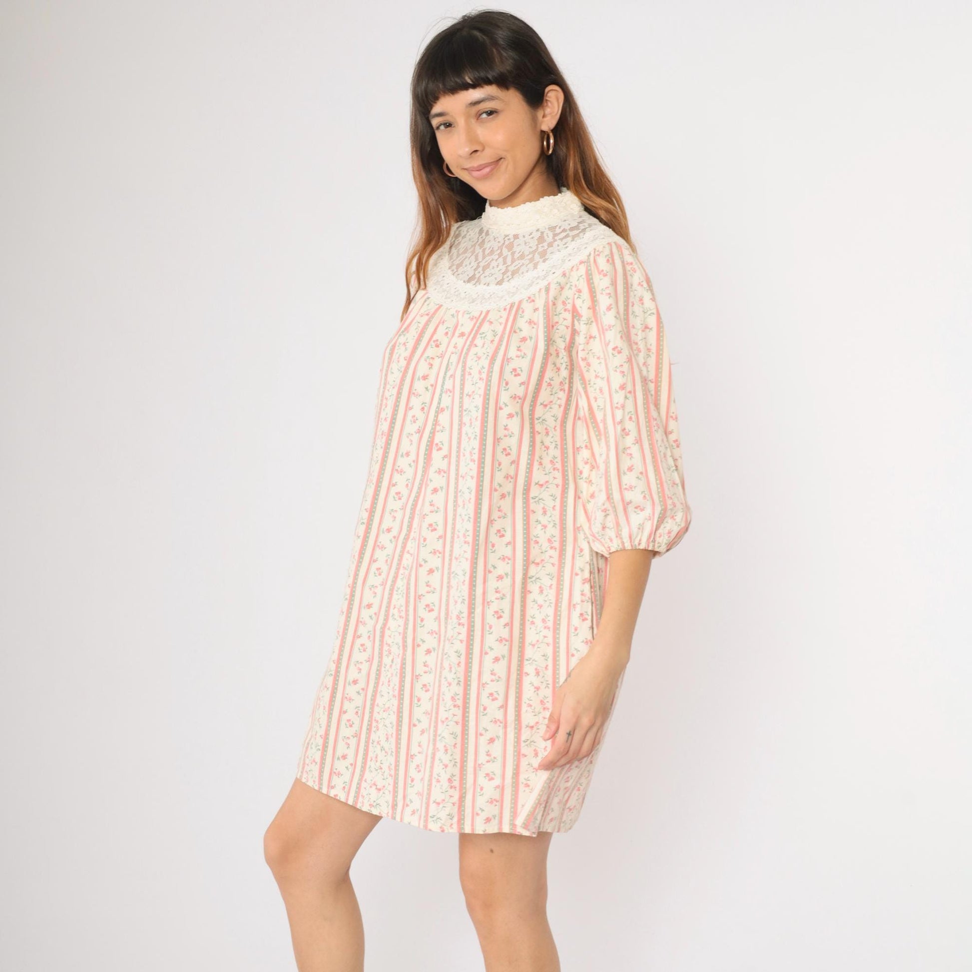 70s Princess Kaiulani Hawaiian Mini Dress Lace Yoke Balloon Sleeve Cream Pink Medium