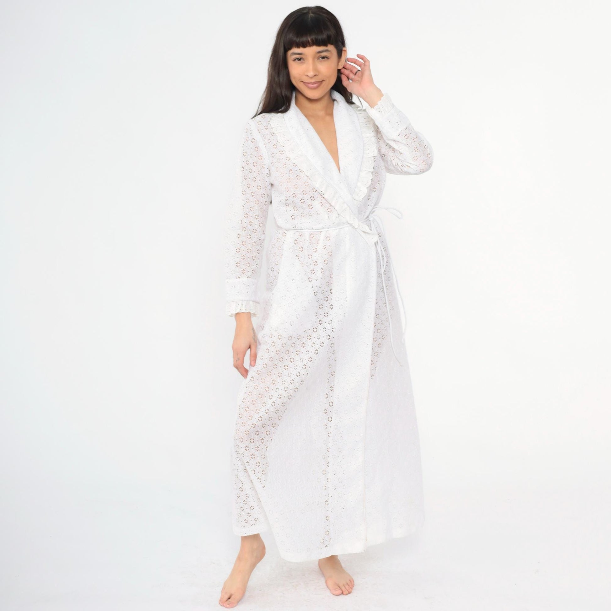 70s White Eyelet Lace Robe Long Sleeve Ruffle Trim Wrap Belted Small