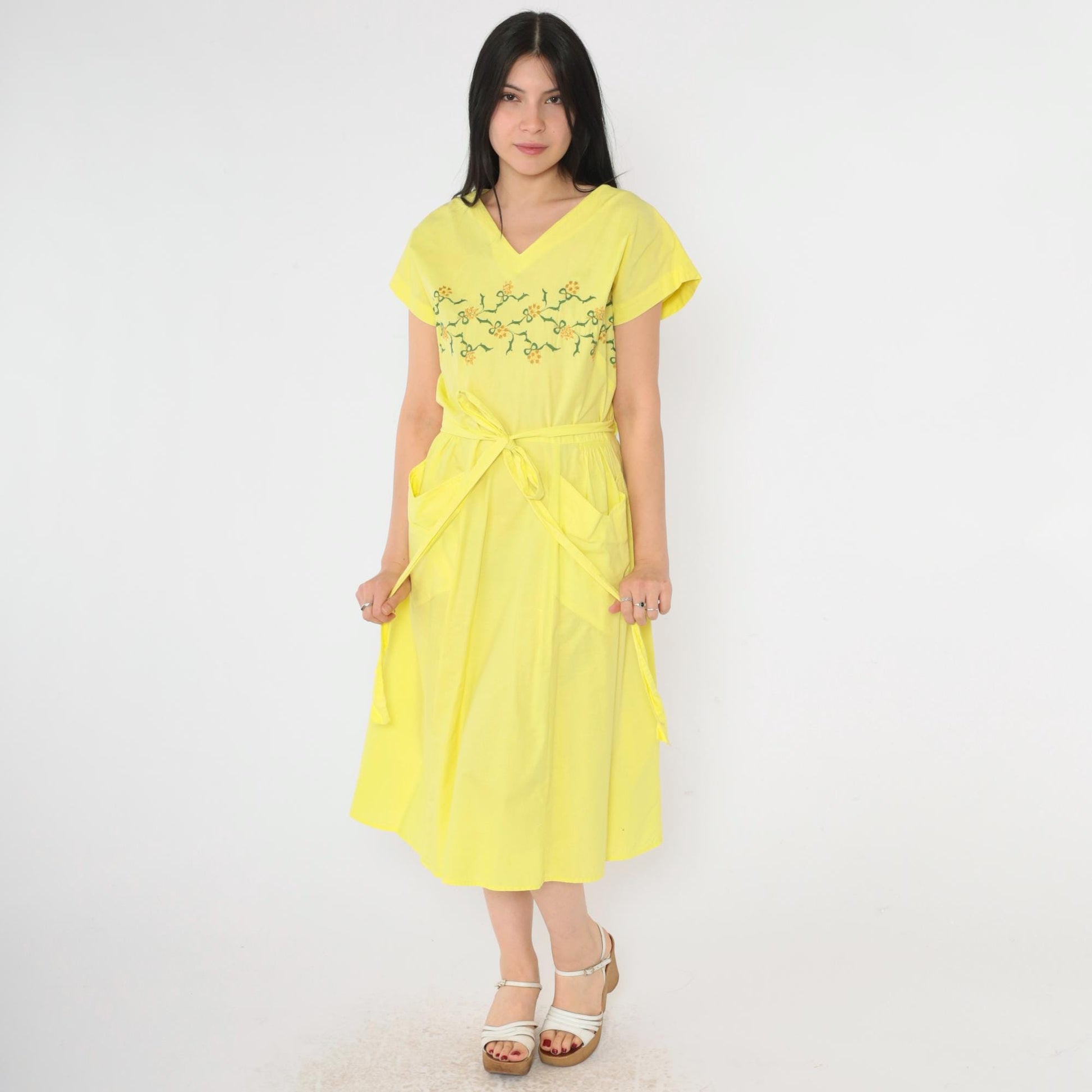 60s Yellow Floral Wrap Dress Embroidered V-Neck Midi Front Pockets Medium Large