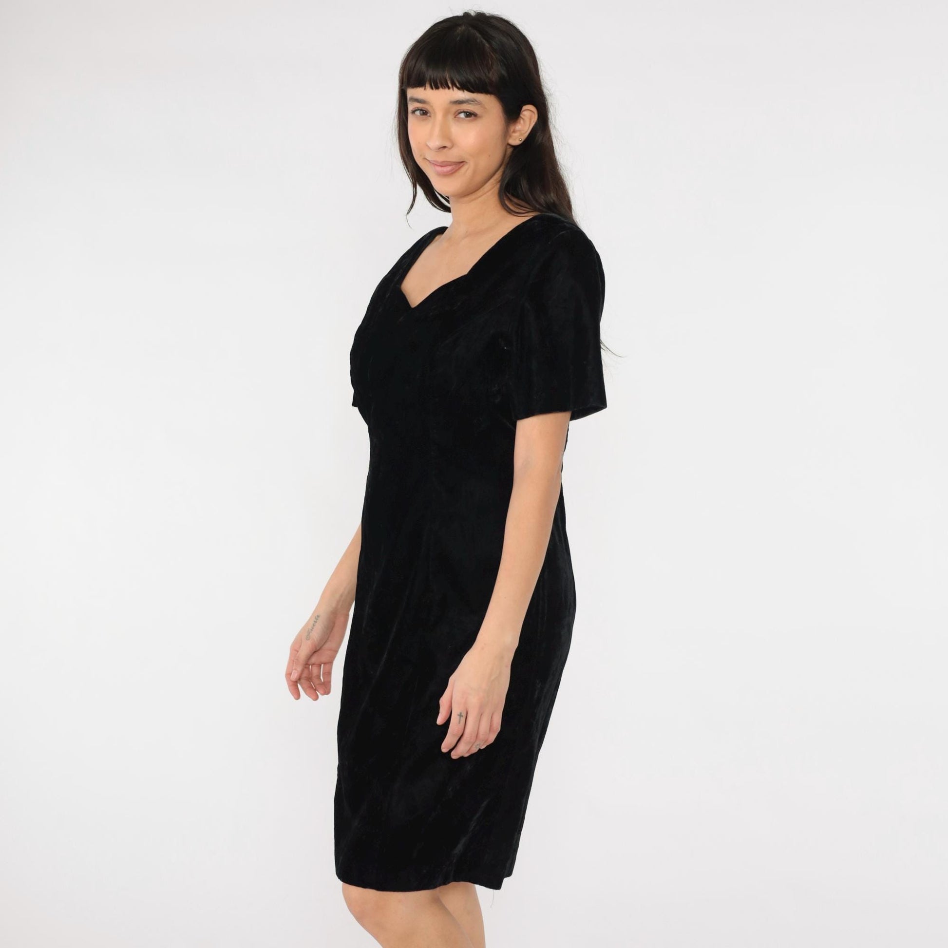 90s Black Velvet Dress Criss-Cross Back Sweetheart Neckline Knee-Length Medium