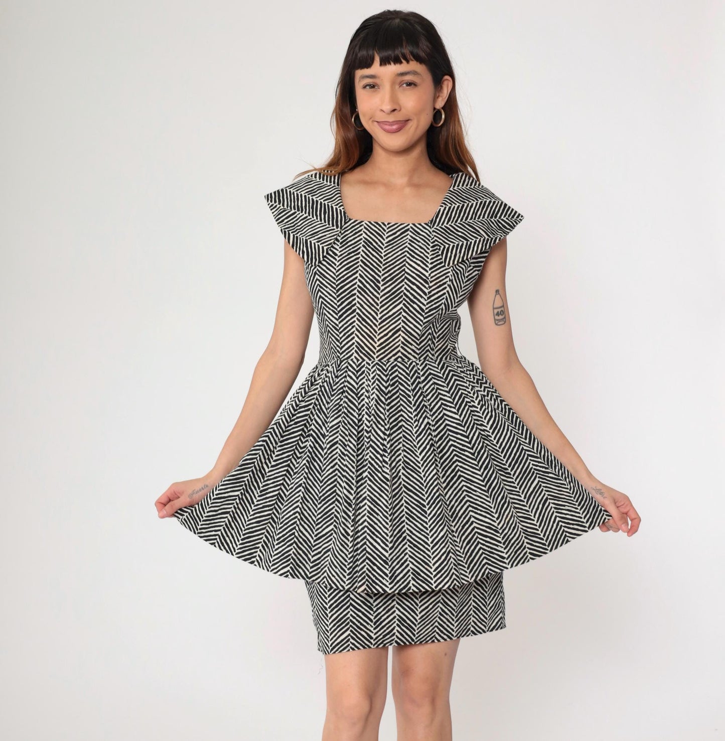 1950s Black White Herringbone Chevron Wiggle Dress Square Neck Cap Sleeve Small
