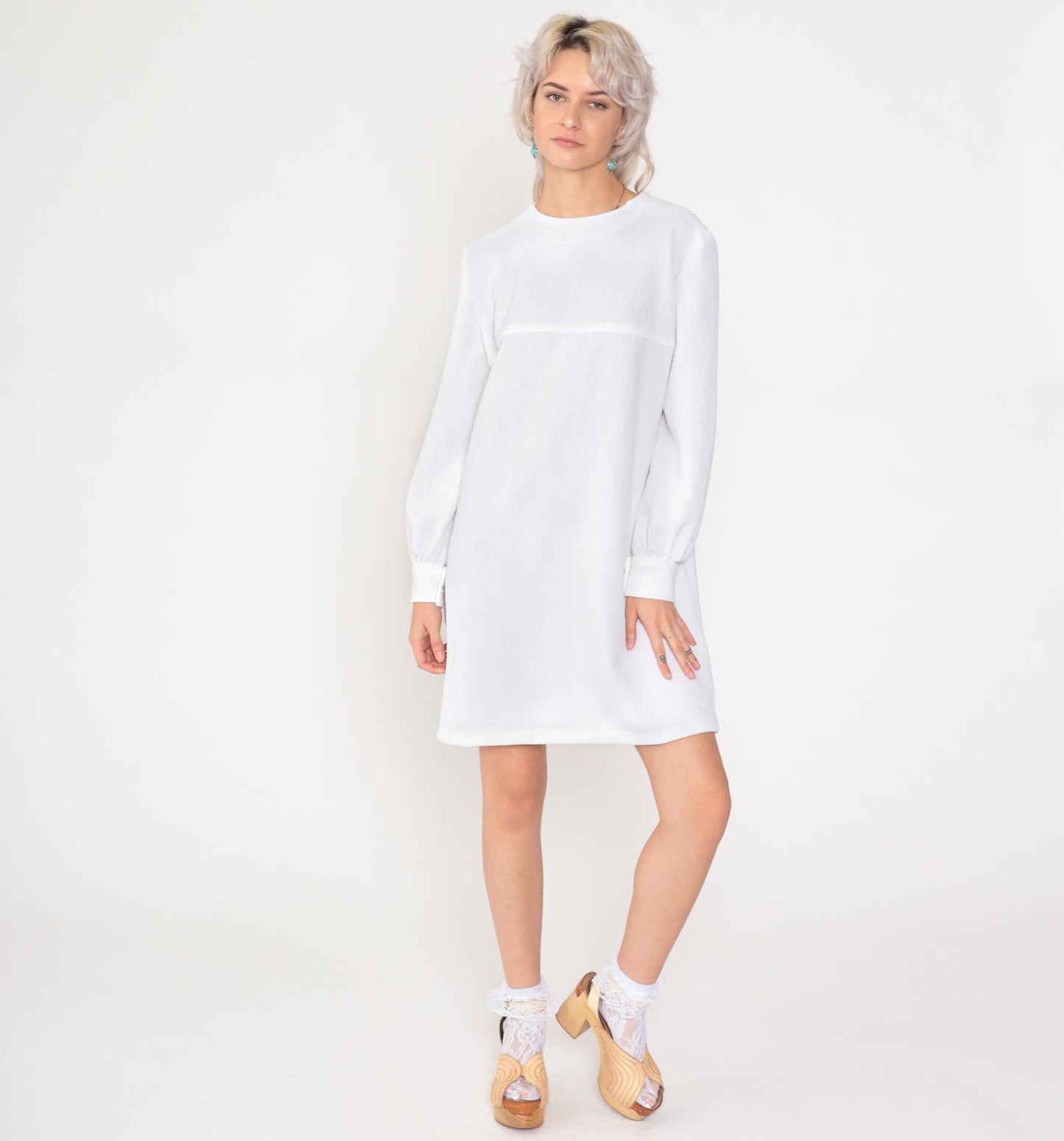 1960s White Mod Shift Mini Dress Long Sleeve Twiggy Medium M