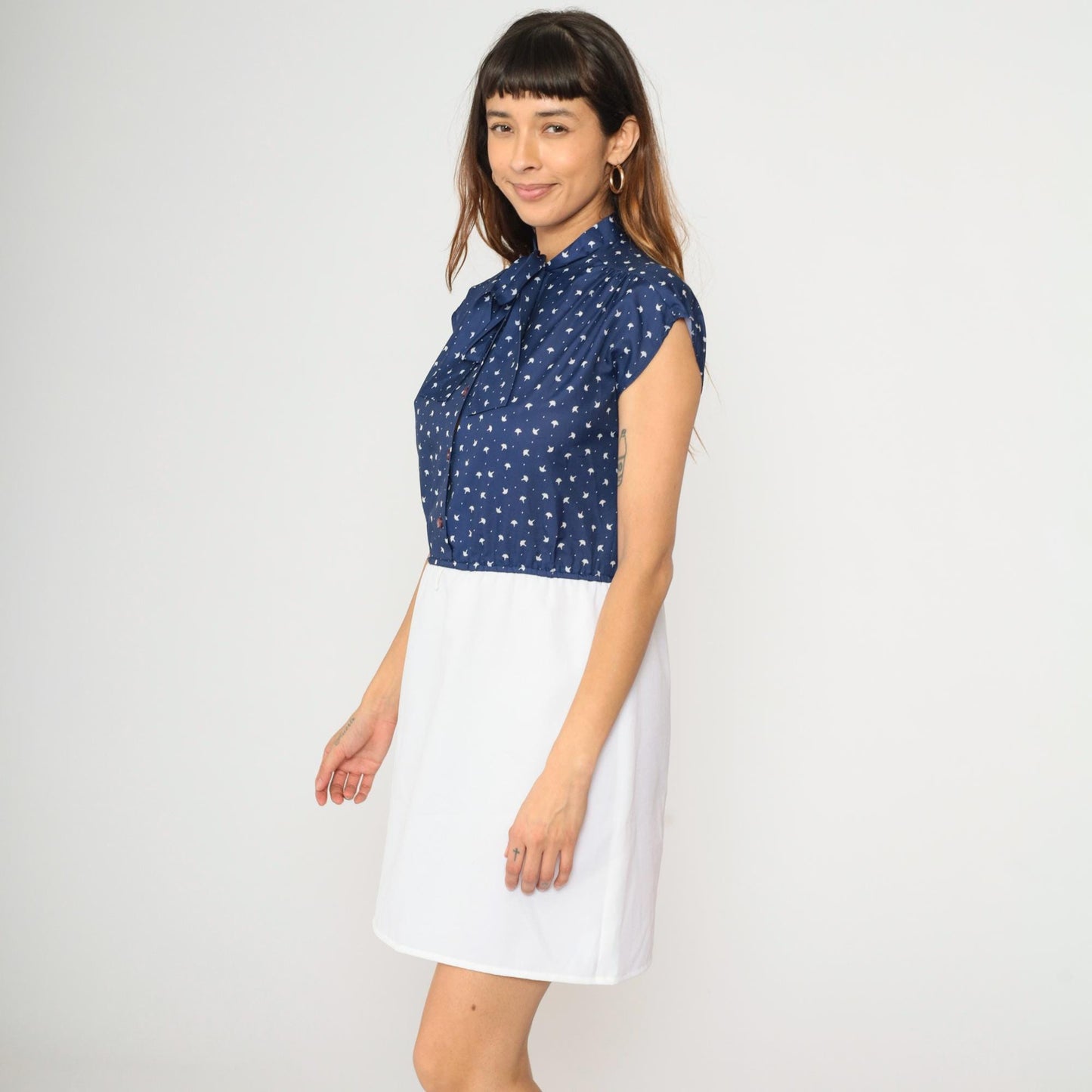70s Two-Tone Mini Dress Navy White Ascot Bow Cap Sleeve Button Front Medium