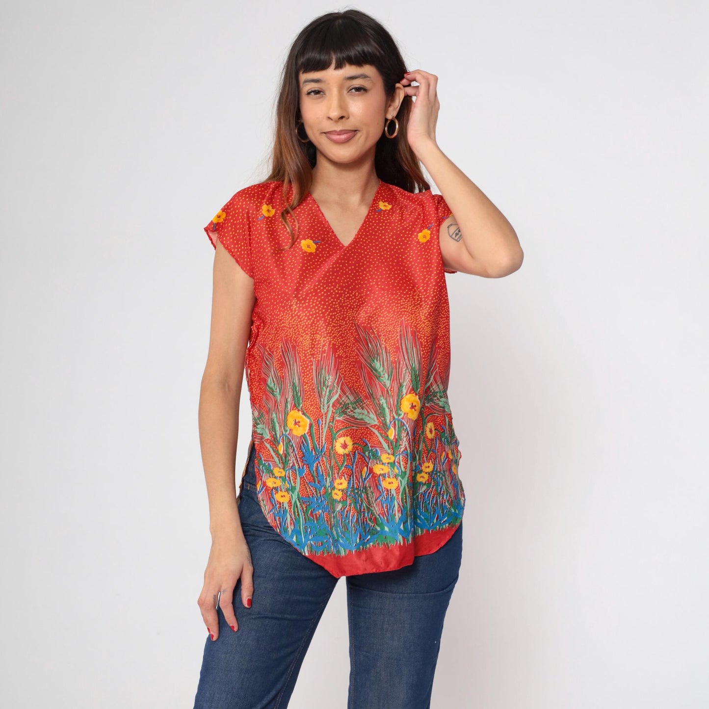 70s Red Floral Blouse V Neck Cap Sleeve Curved Hem Small