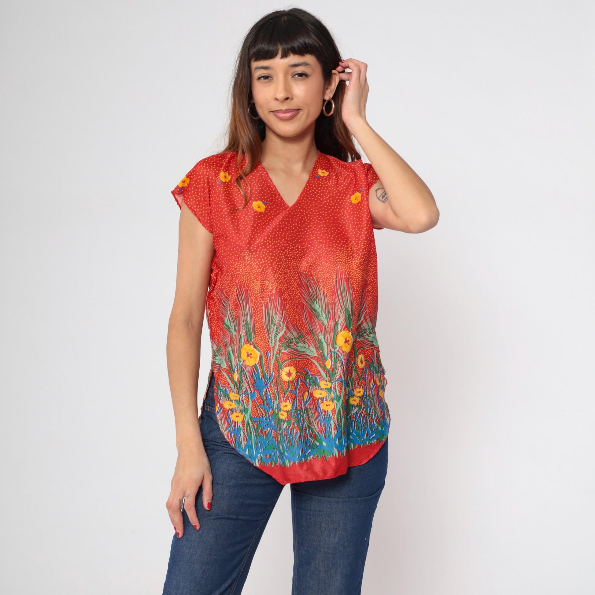 70s Red Floral Blouse V Neck Cap Sleeve Curved Hem Small