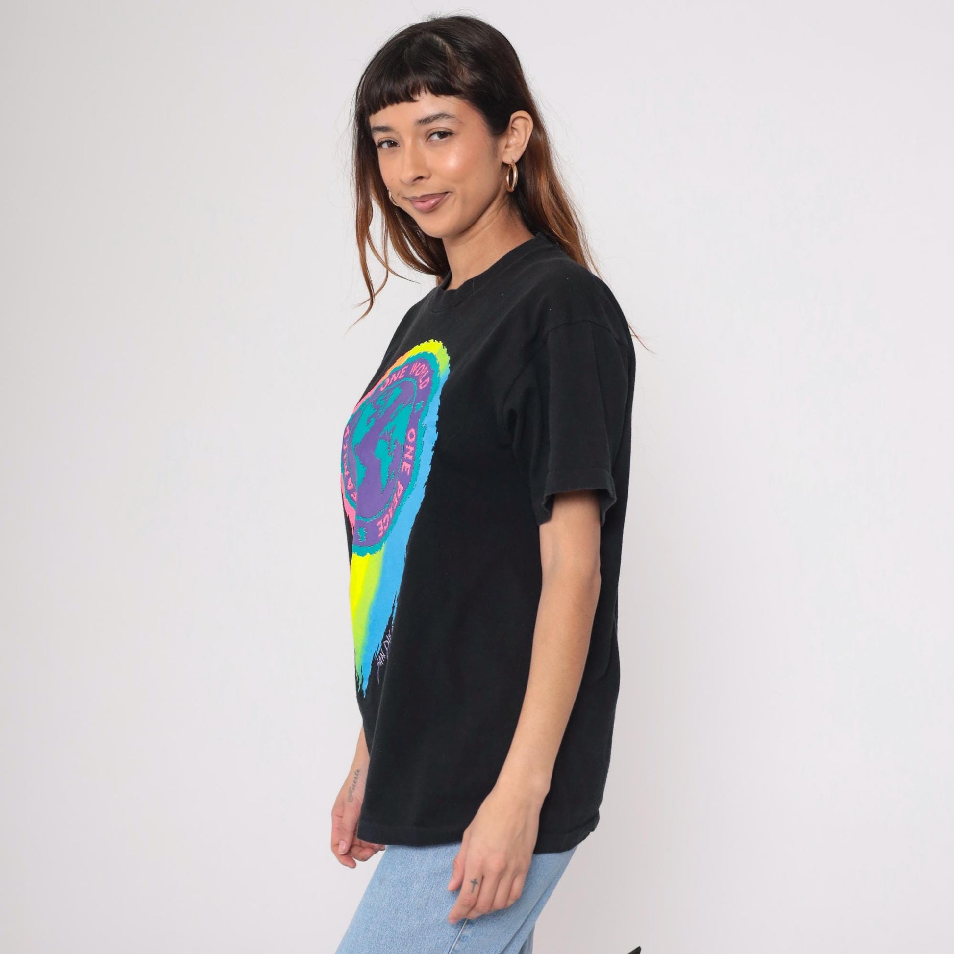 90s One World One Peace Rainbow Globe Graphic T-Shirt Black Cotton Medium