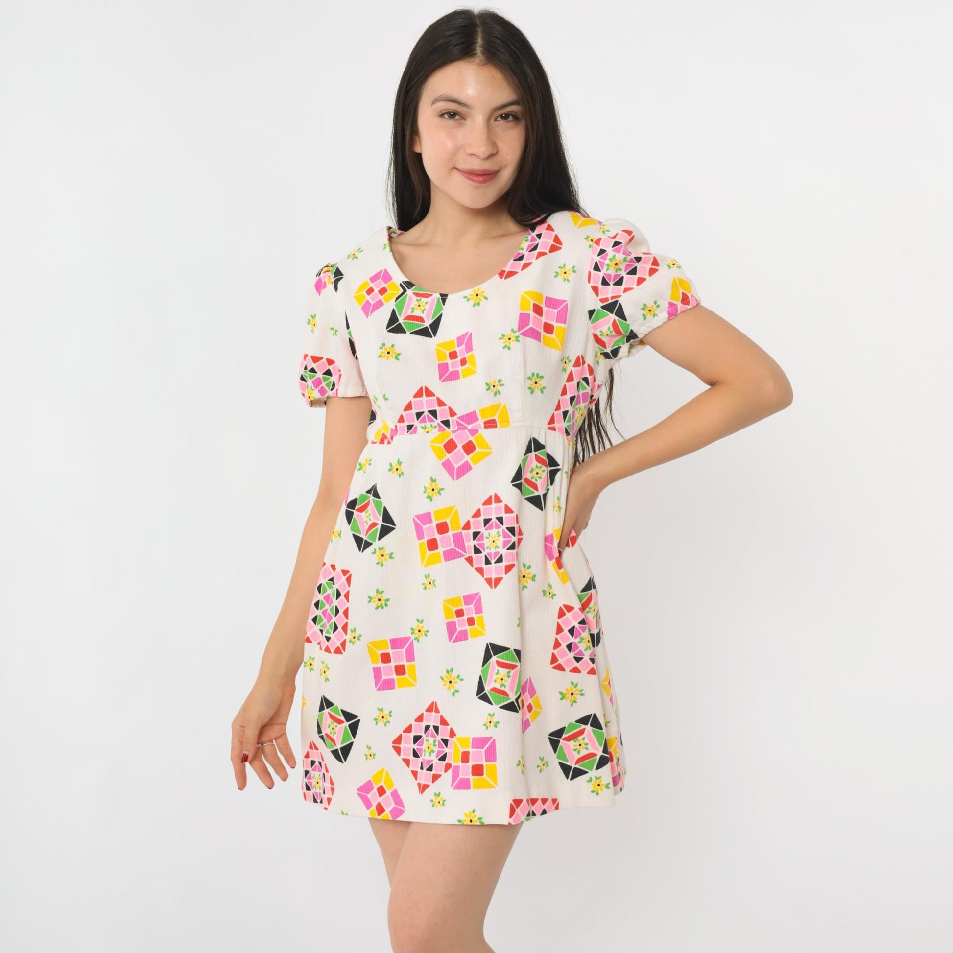 1960s Floral Quilt Print Babydoll Dress Puff Sleeve Empire Waist Mini White Small