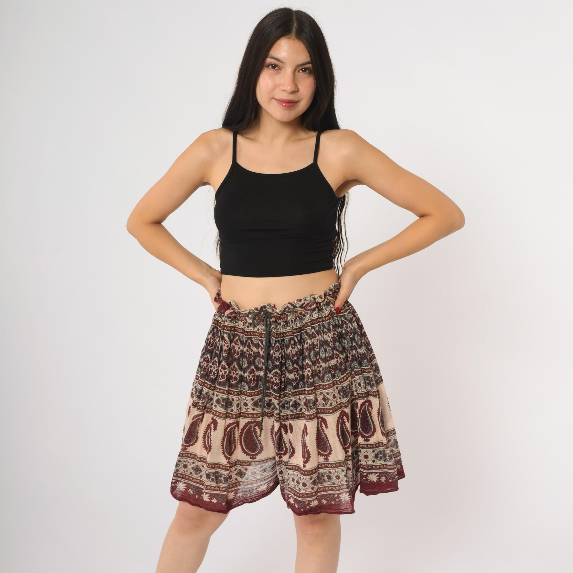 90s Burgundy Paisley Cotton Shorts Drawstring Tiered Medium