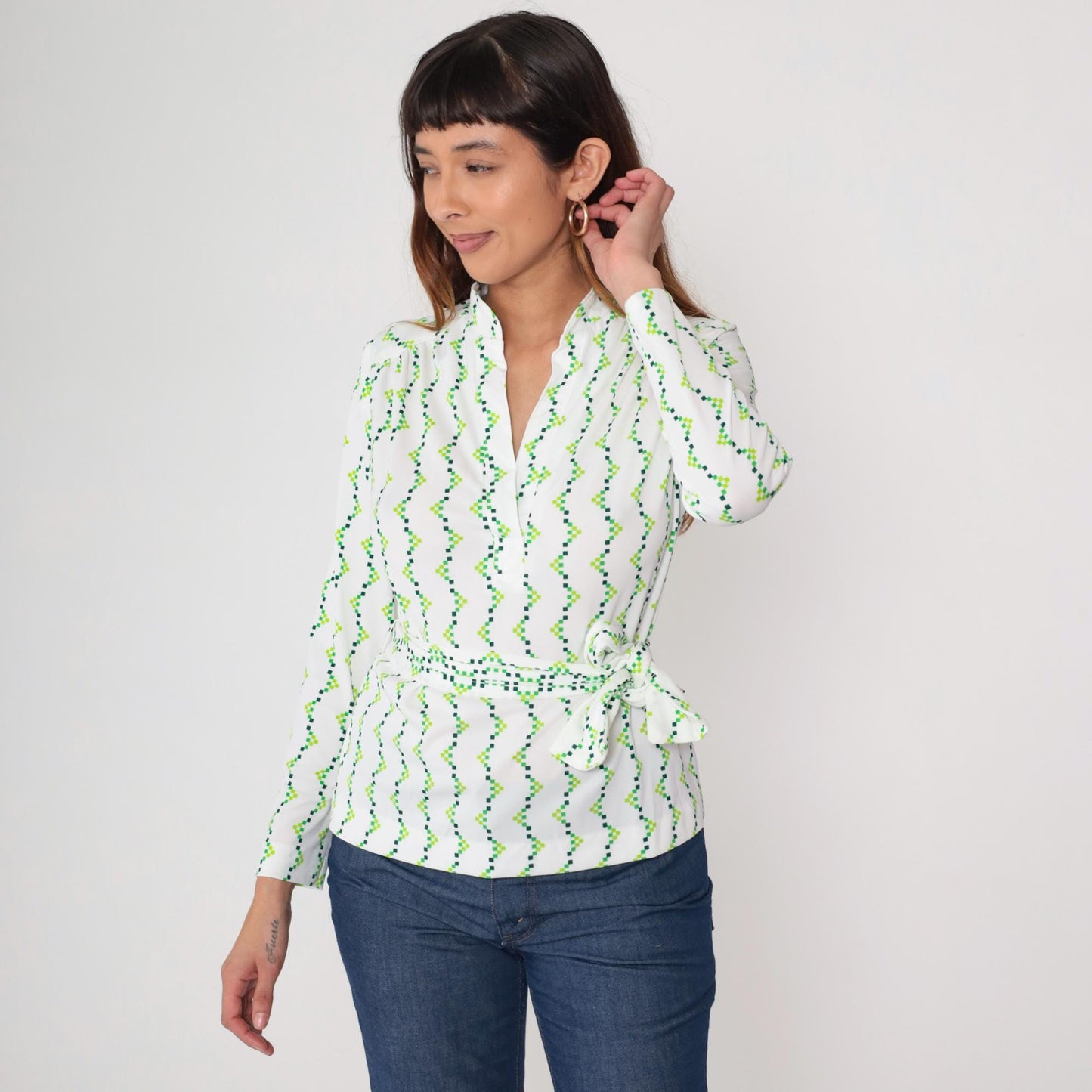 70s White Green Geometric Zigzag Blouse V Neck Wrap Tie Waist Small
