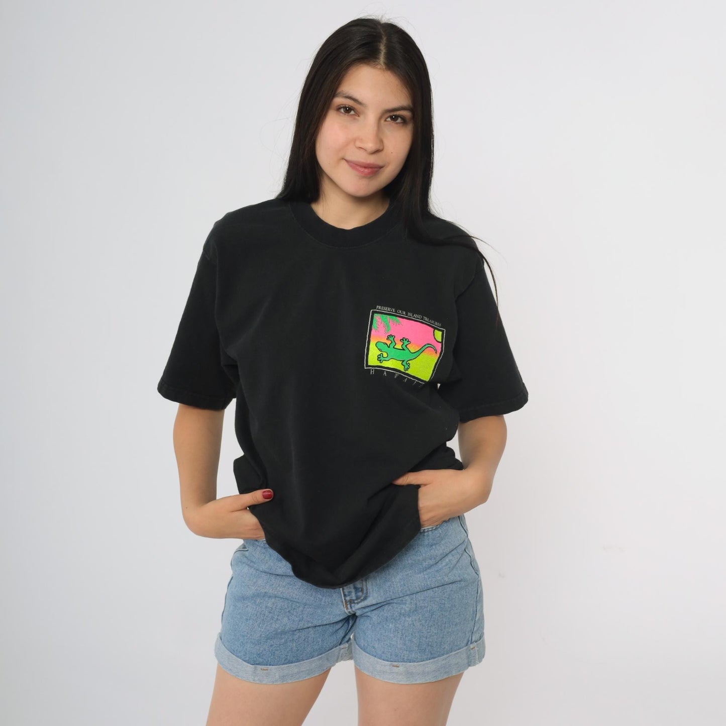 90s Hawaii Gecko Conservation T-Shirt Black Neon Sunset Graphic Medium