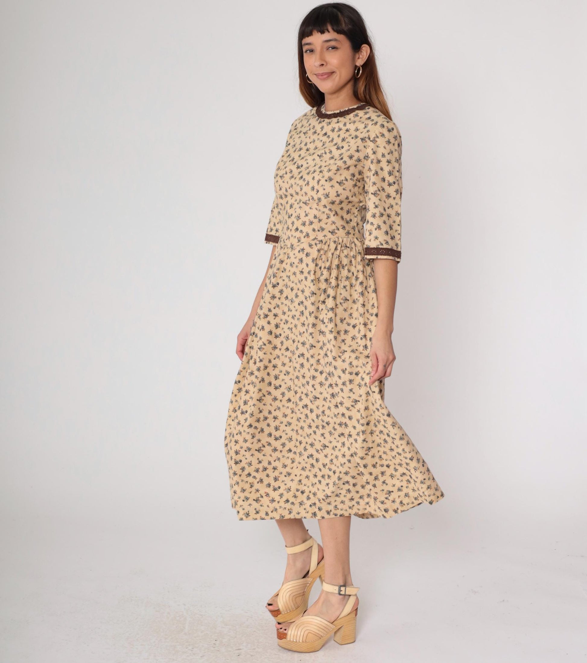 70s Calico Prairie Dress Tan Blue Floral Cotton Midi Medium M