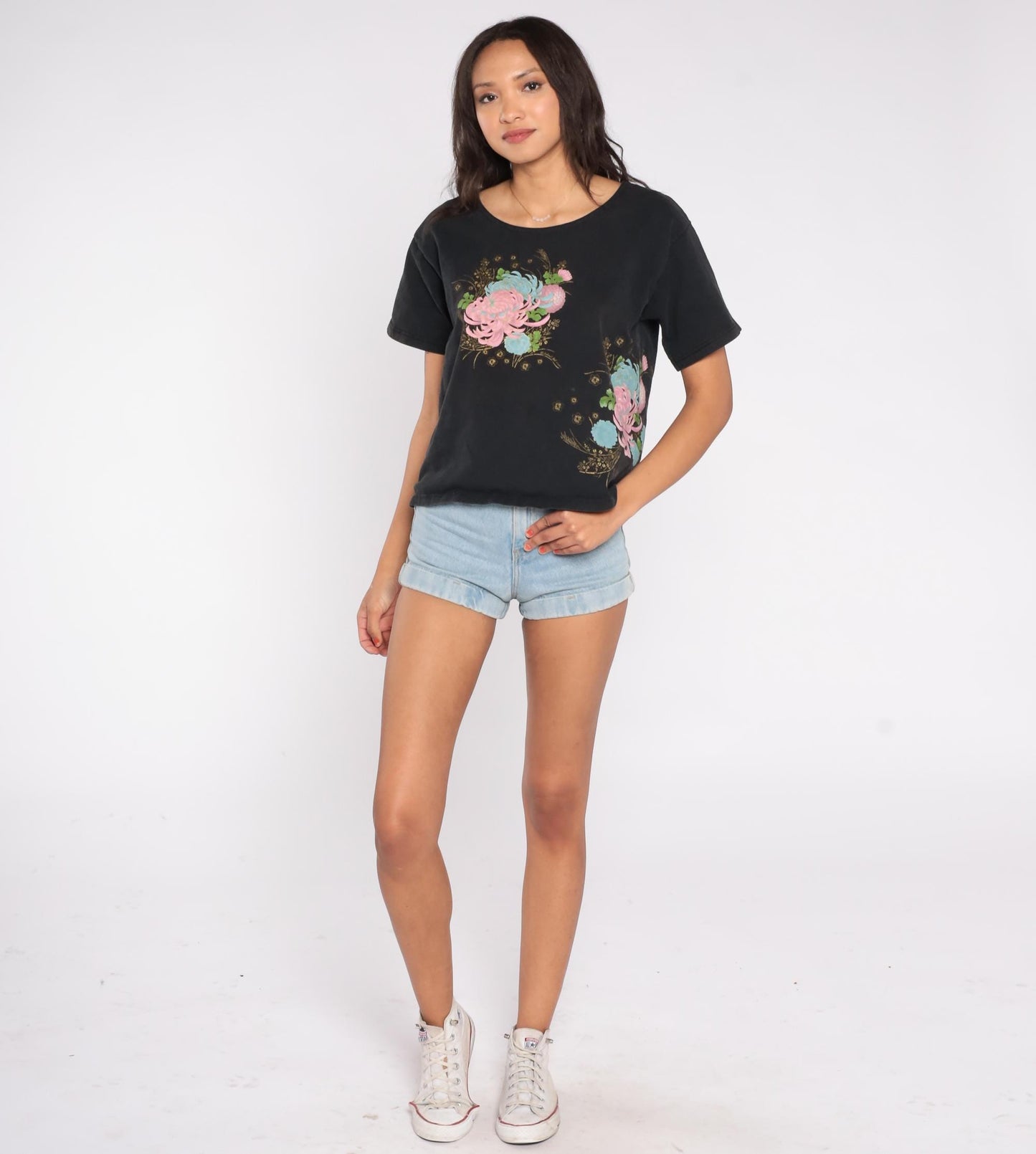 90s Chrysanthemum Floral T-Shirt Black Cotton Scoop Neck Cropped Medium M