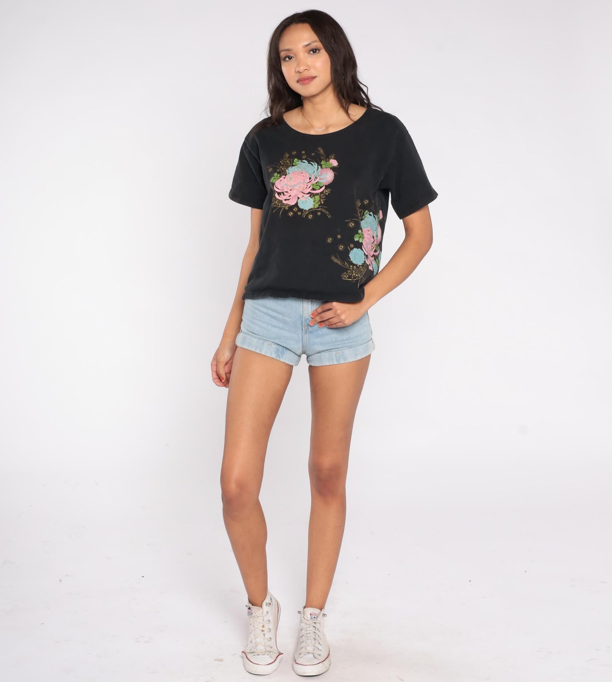 90s Chrysanthemum Floral T-Shirt Black Cotton Scoop Neck Cropped Medium M