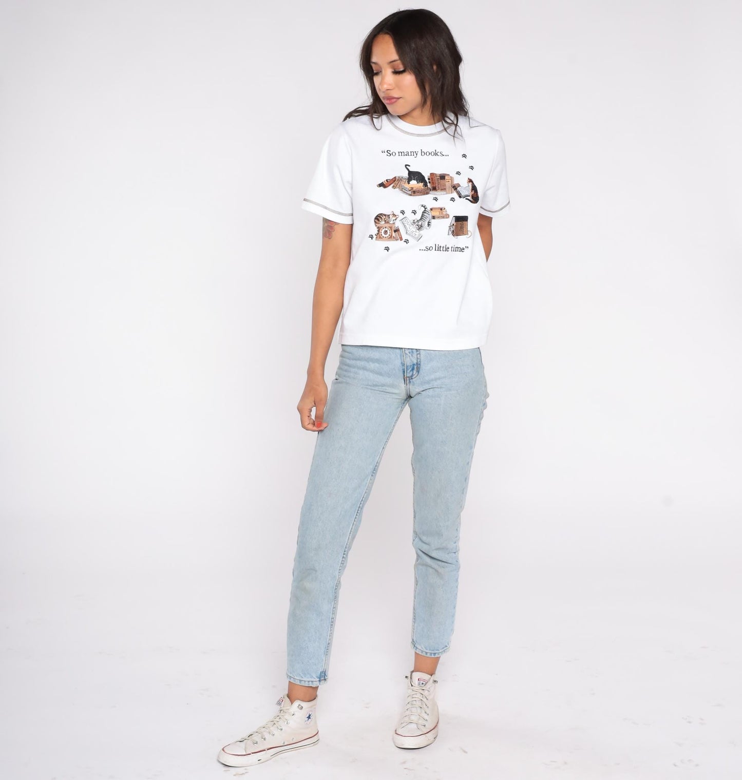 90s Cat Book Lover Graphic Tee White Embroidered Quote Small Petite