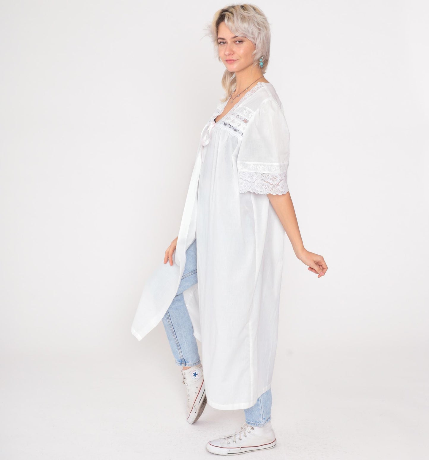 1970s White Cotton Lace Trim Maxi Robe Puff Sleeve Button Front Medium