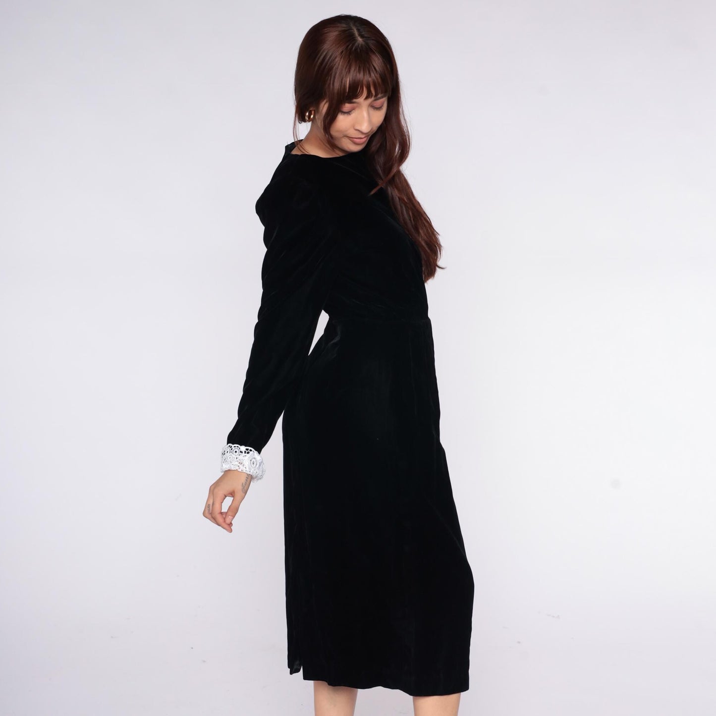 90s Black Velvet Dress White Lace Cuffs Round Neck Midi Small