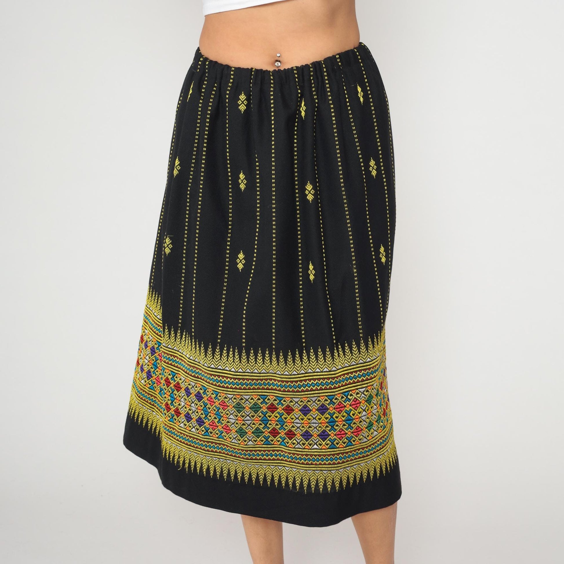 70s Black Embroidered Skirt Yellow Geometric Border Knee Length Medium