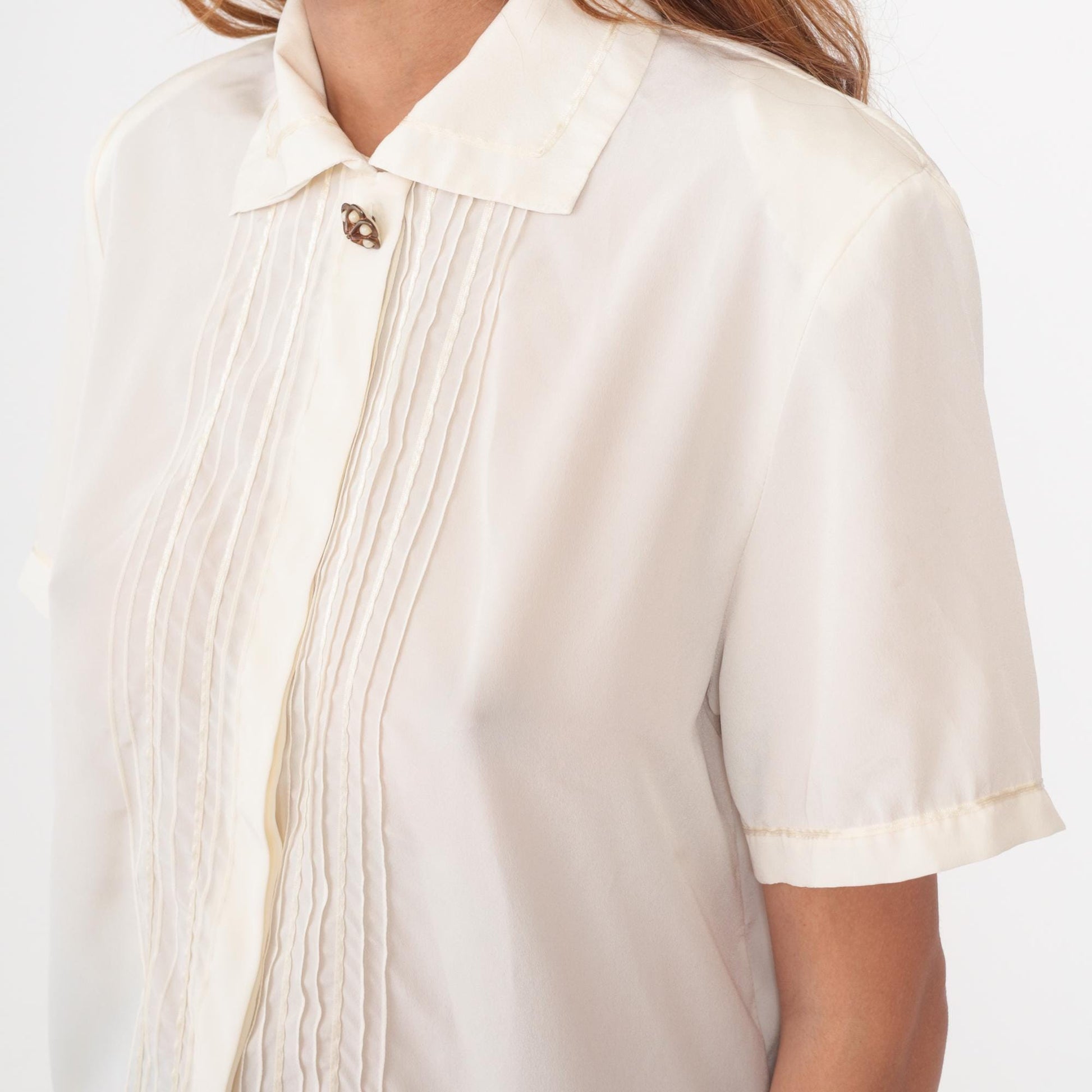 90s Casual Corner Cream Blouse Pointed Collar Pintuck Pleated Short Sleeve Medium