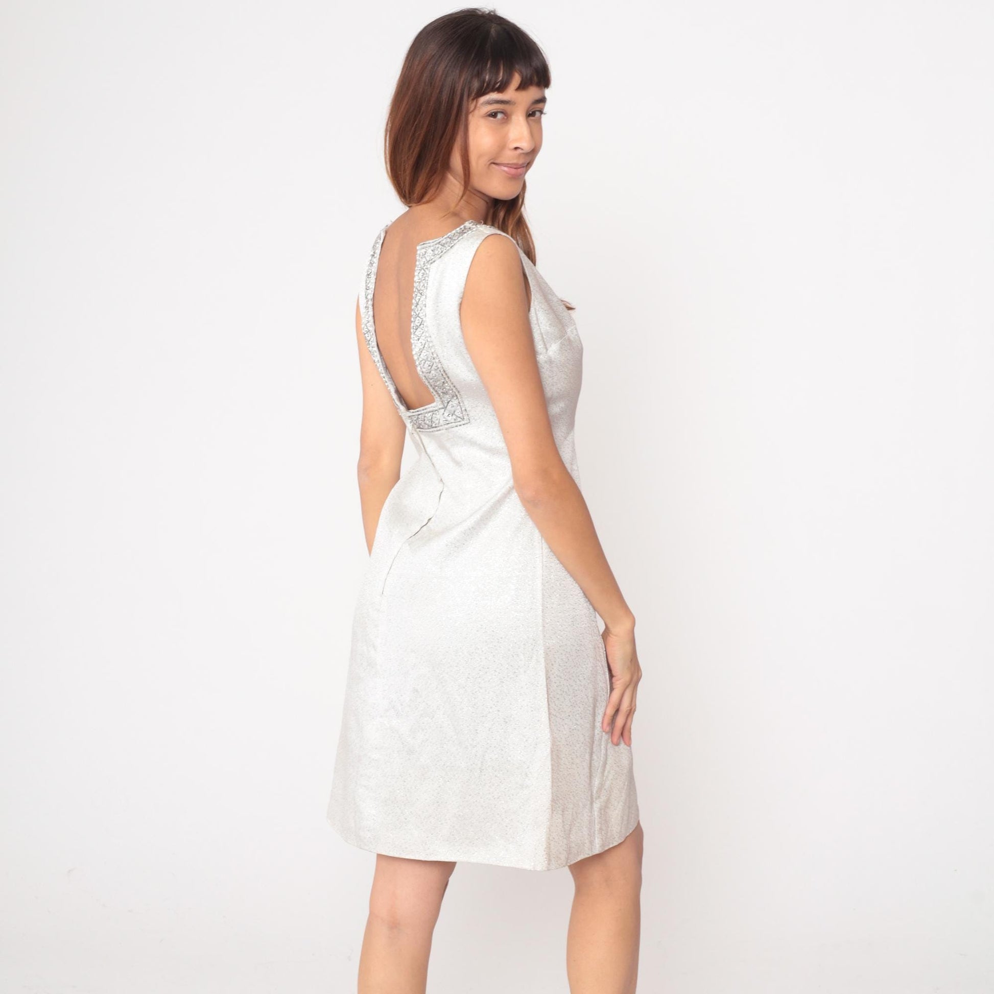60s Jean Allen White Metallic Shift Dress Beaded Neckline Keyhole Back Medium
