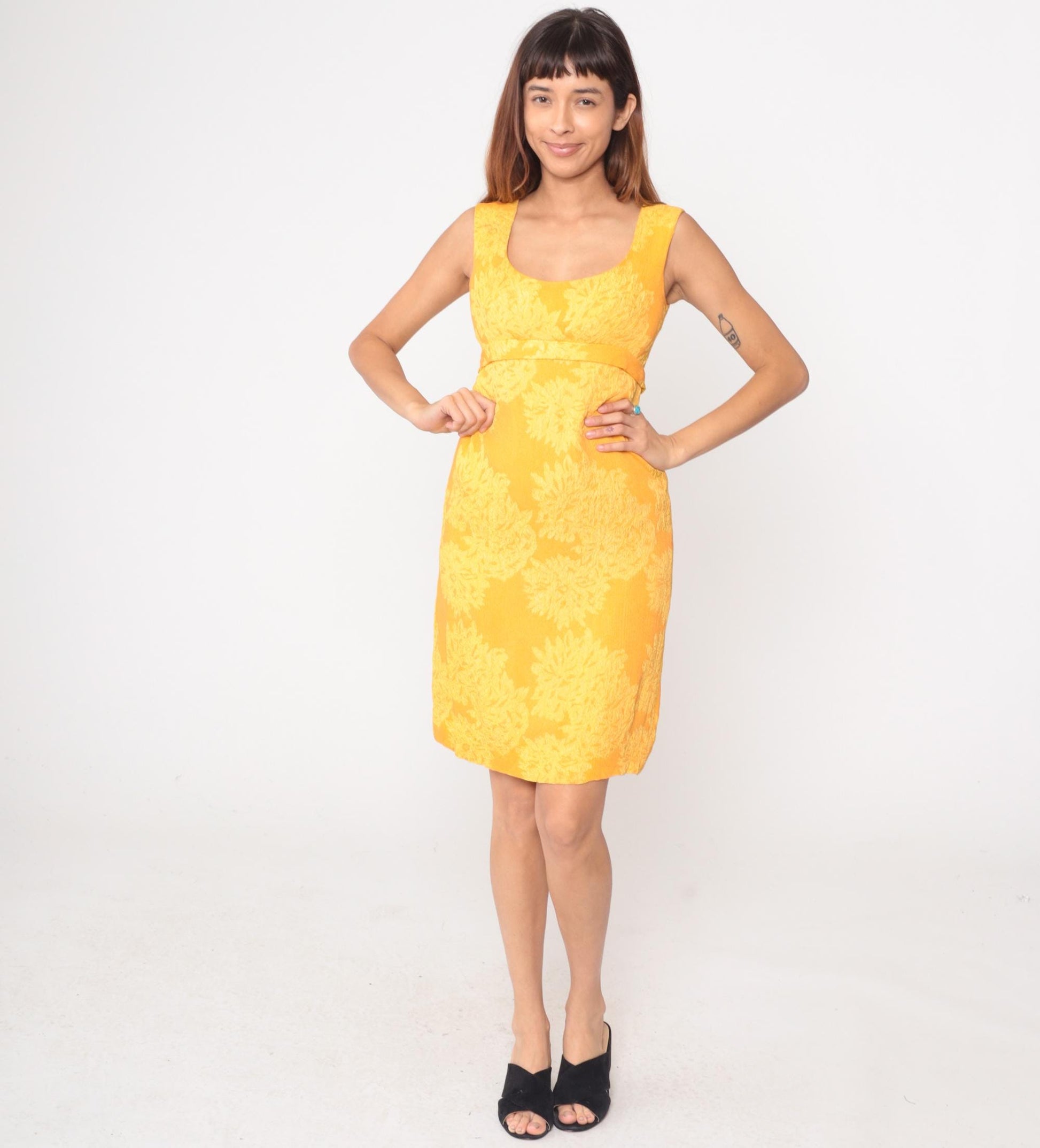 60s Golden Yellow Jacquard Cocktail Dress Sleeveless Scoop Neck Knee Length Extra Small XS