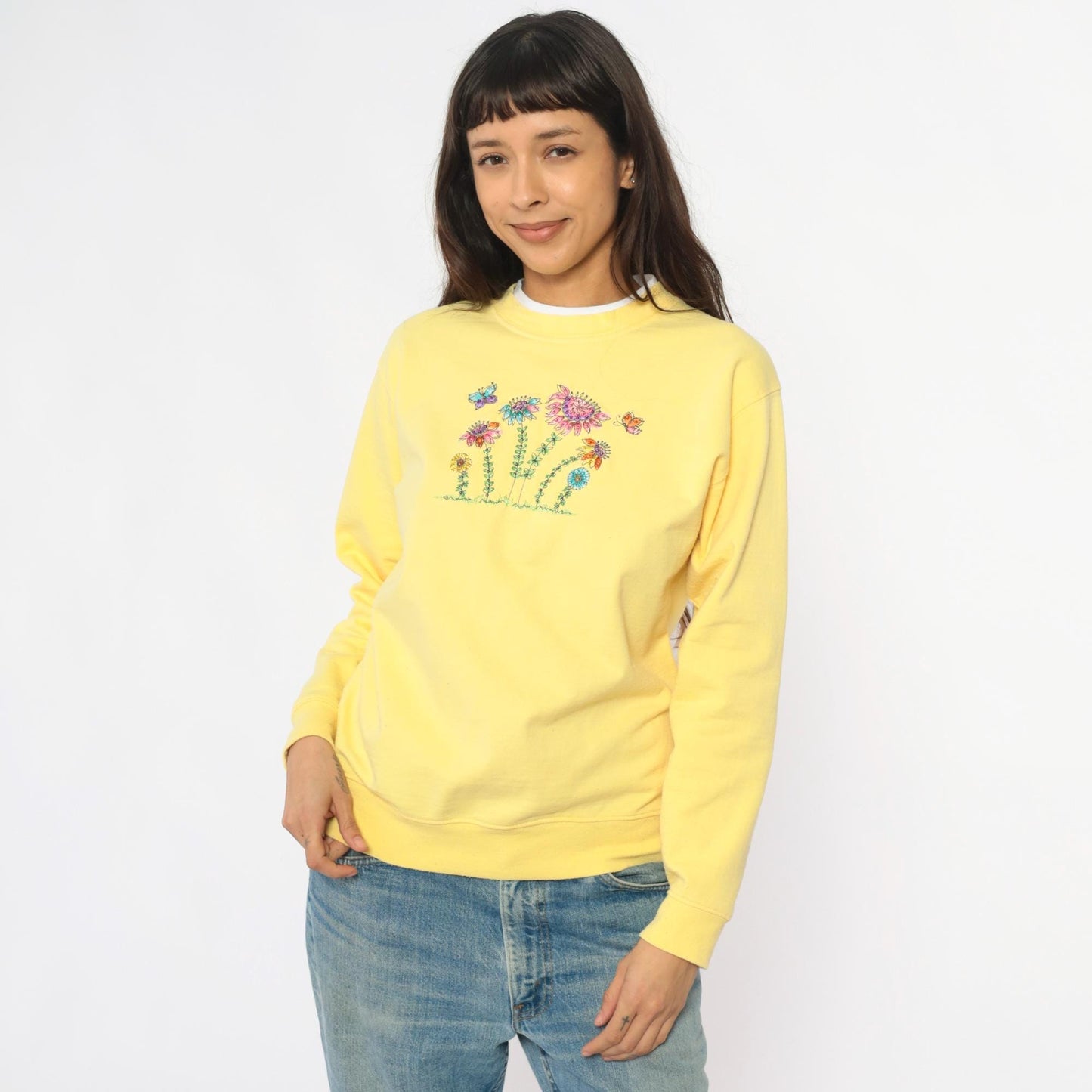 90s Yellow Floral Embroidered Sweatshirt Butterfly Garden Crewneck Medium M