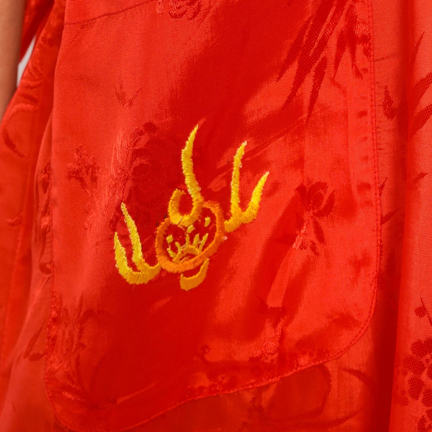 80s Dragon Kimono Robe Red Satin Embroidered Dressing Gown Medium