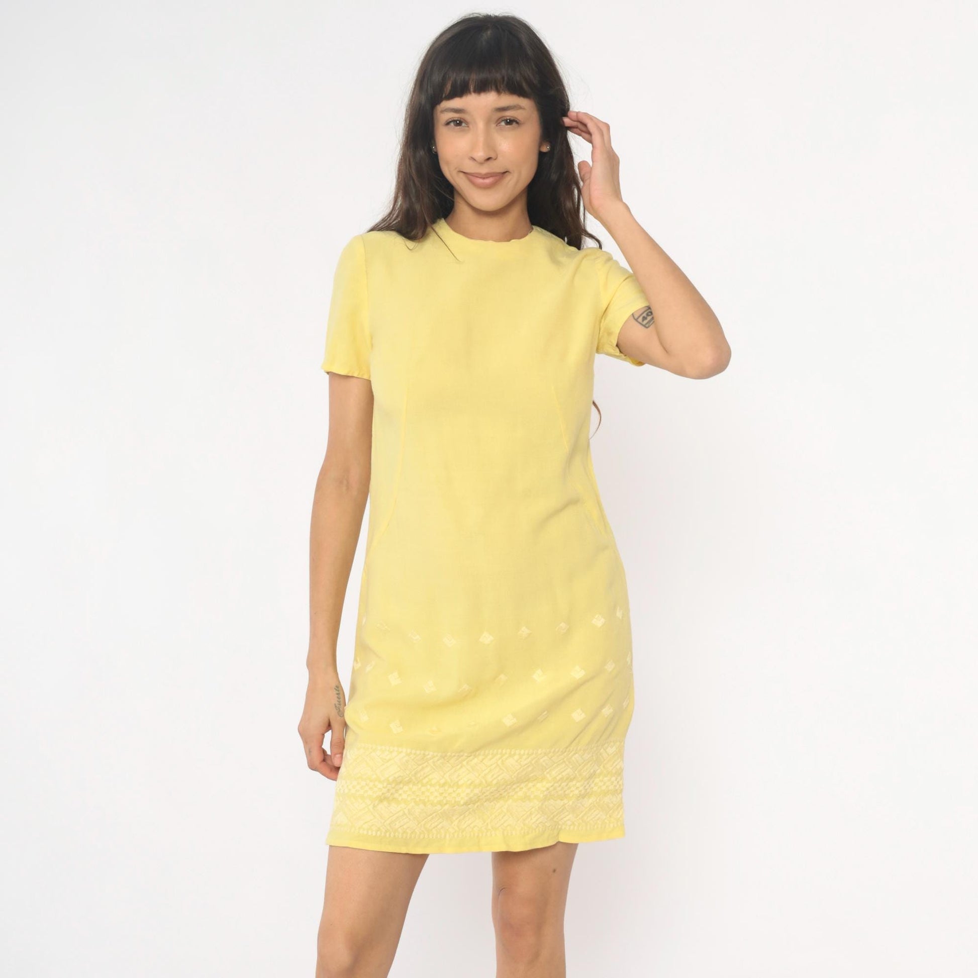 60s Yellow Mini Shift Dress Embroidered Geometric Border Short Sleeve Extra Small XS