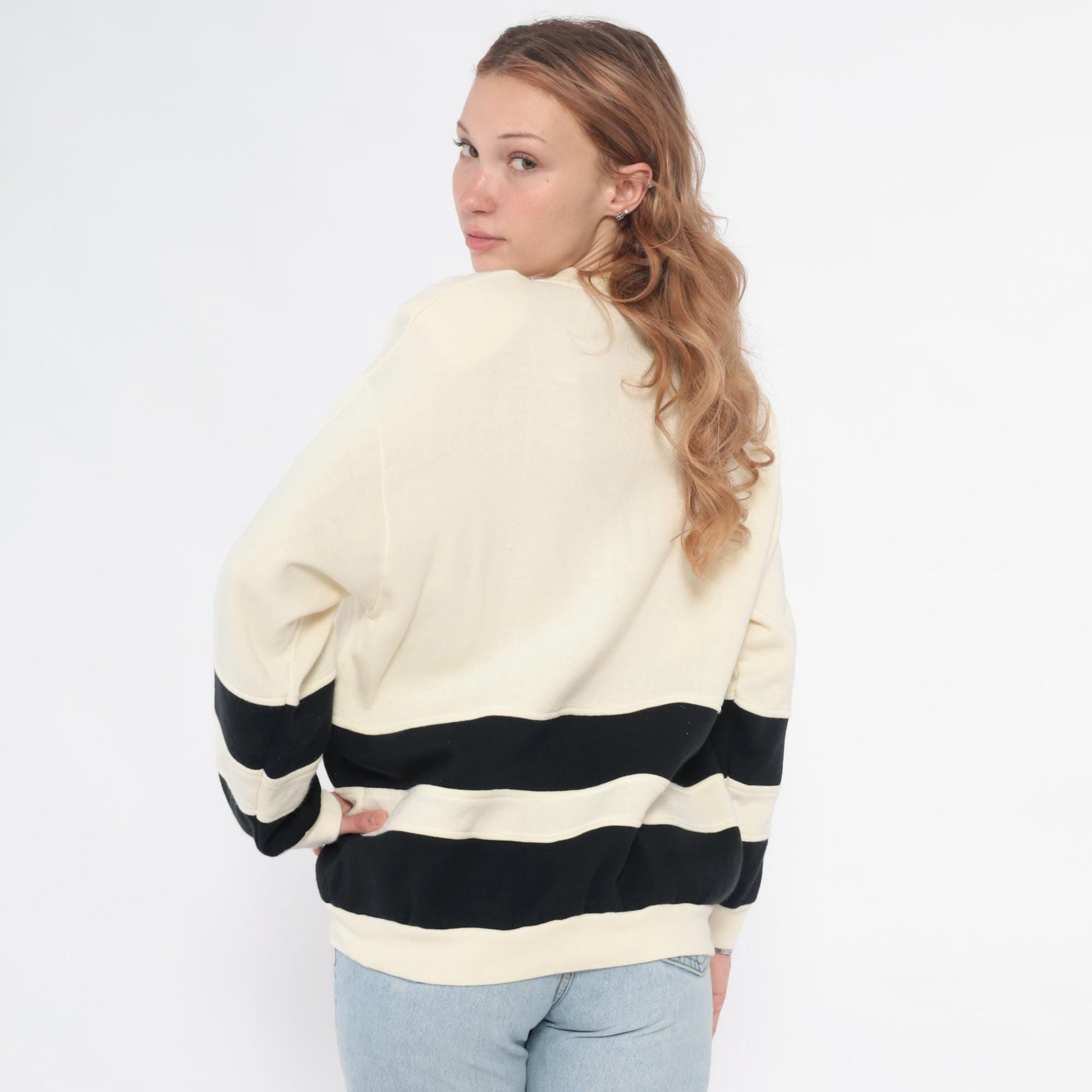 90s Wye Oaks Cream Striped Crewneck Sweatshirt International Flags Patch Medium M