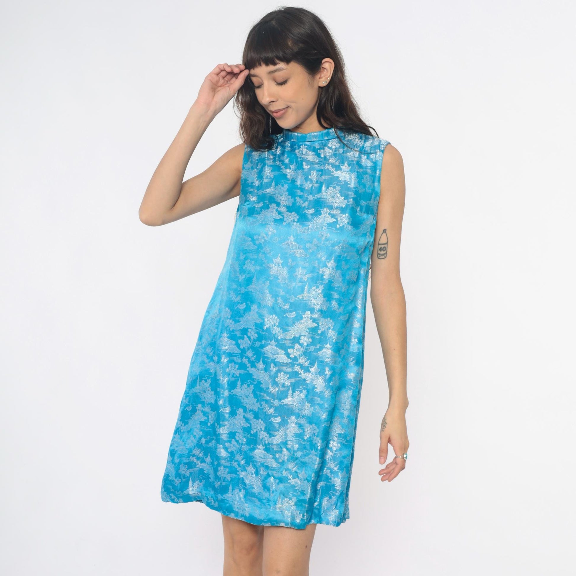 60s Asian Print Shift Dress Sky Blue Pagoda Scenic Mock Neck Sleeveless Small