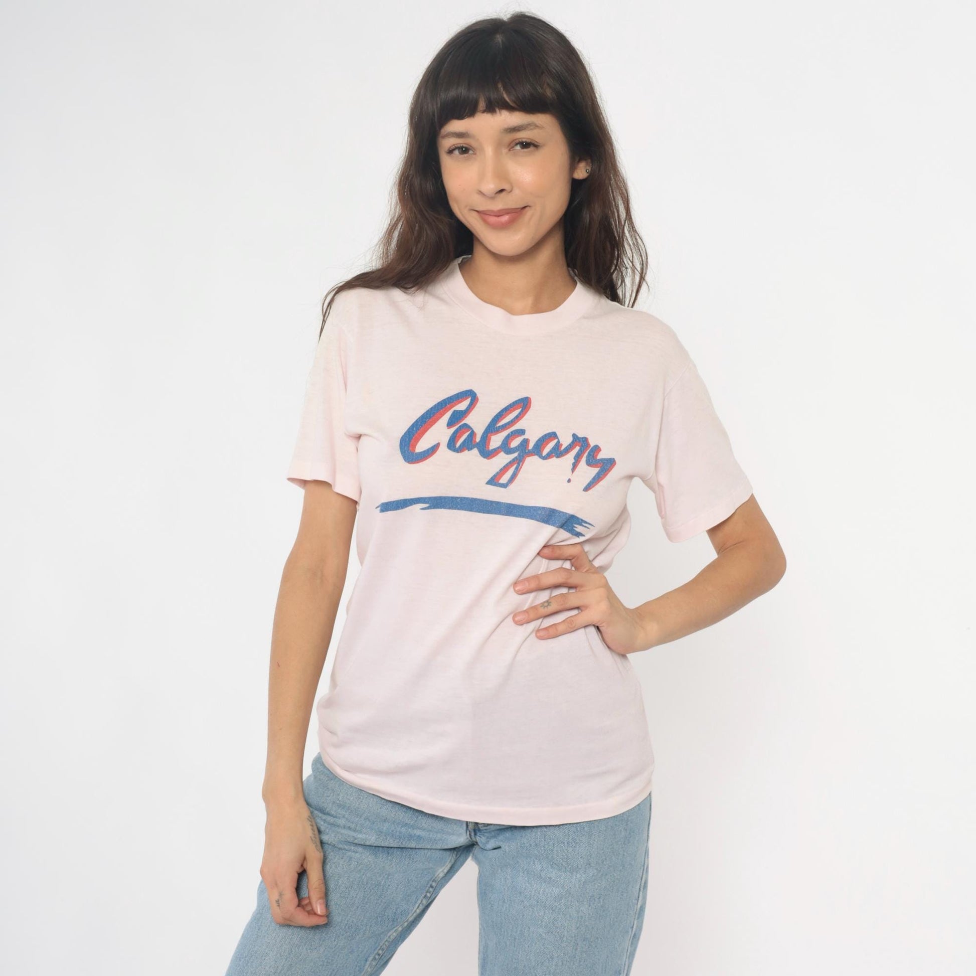 80s Calgary Graphic Tee Pale Pink Cotton V-Neck Tourist Souvenir Medium M