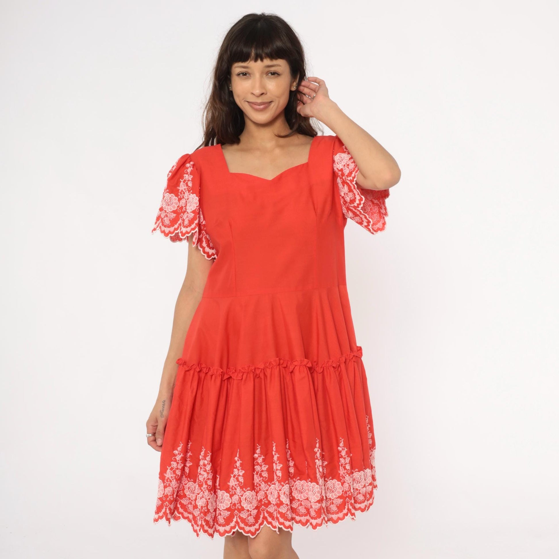 70s Coral Red Prairie Dress White Lace Sweetheart Neckline Tiered Skirt Medium M