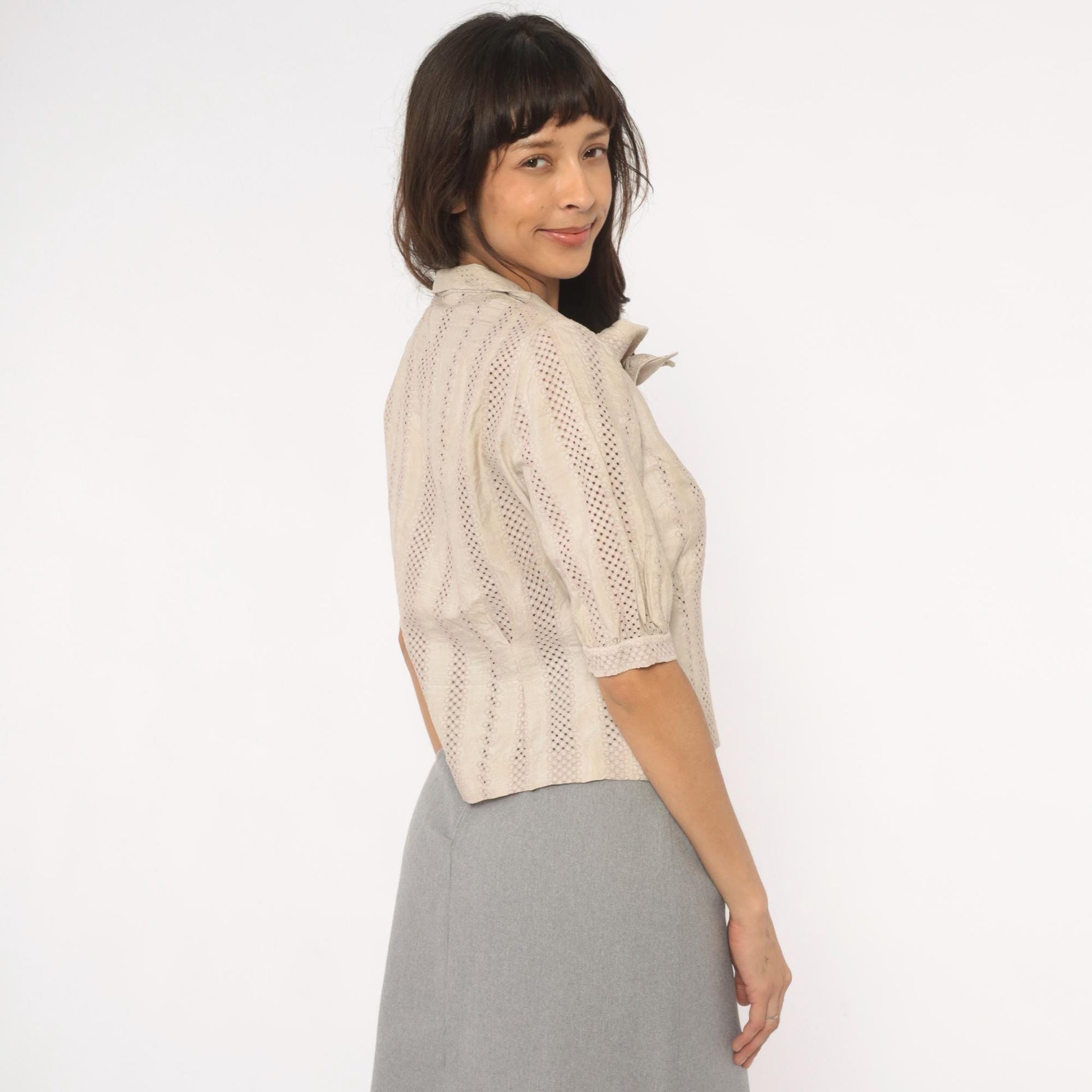 70s Cream Eyelet Blouse Puff Sleeve Bow Collar Button Front Small