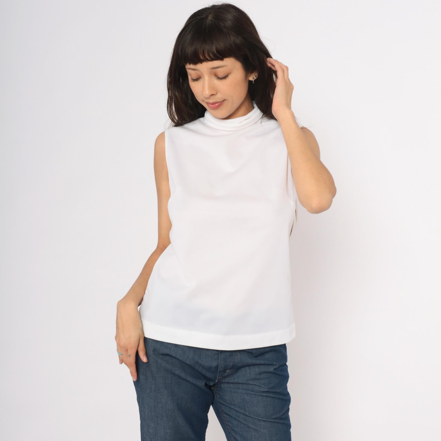 70s White Sleeveless Mock Neck Blouse Fitted Shell Cream Minimalist Medium M