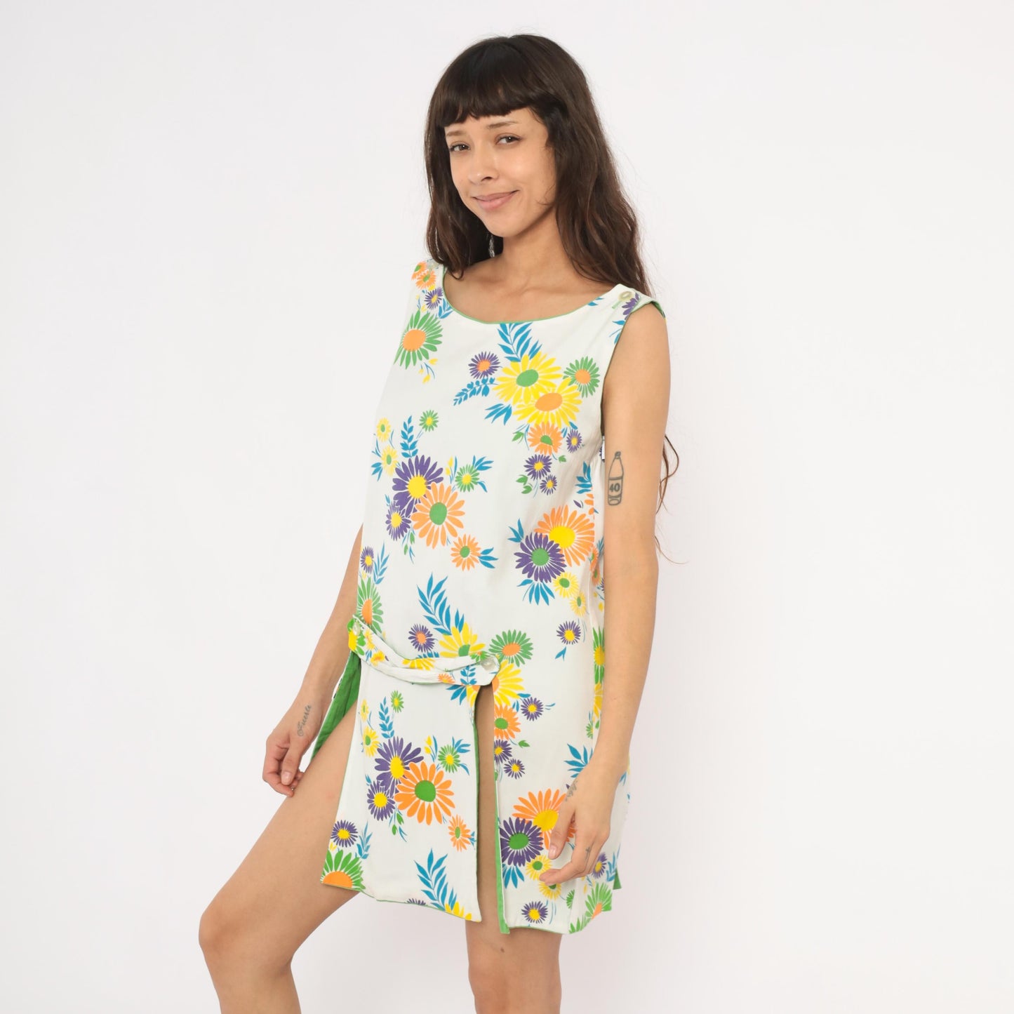 70s Daisy Print Sleeveless Shift Dress White Floral Mini Scoop Neck Small