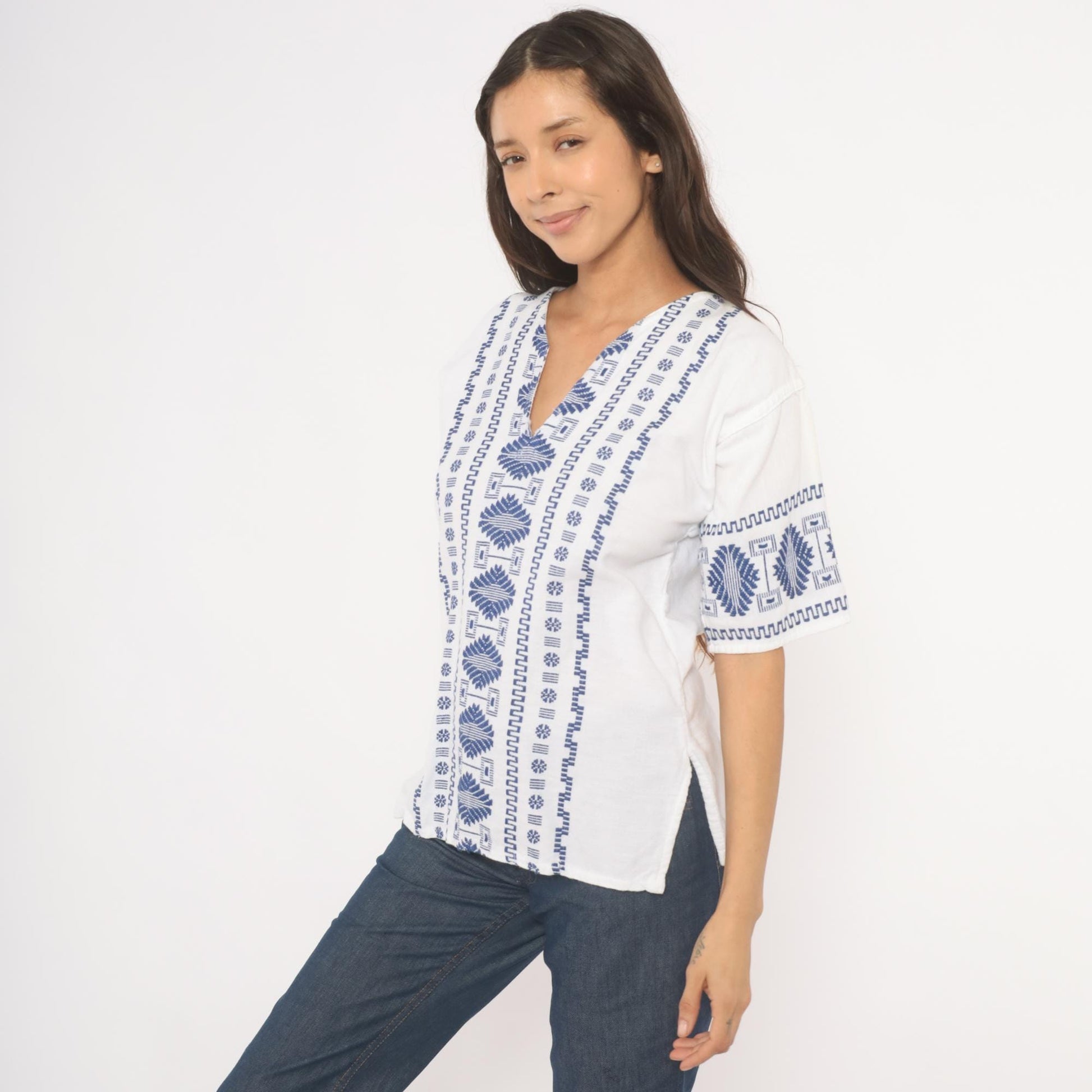 90s White Cotton Embroidered Mexican Blouse Navy Geometric V-Neck Large L