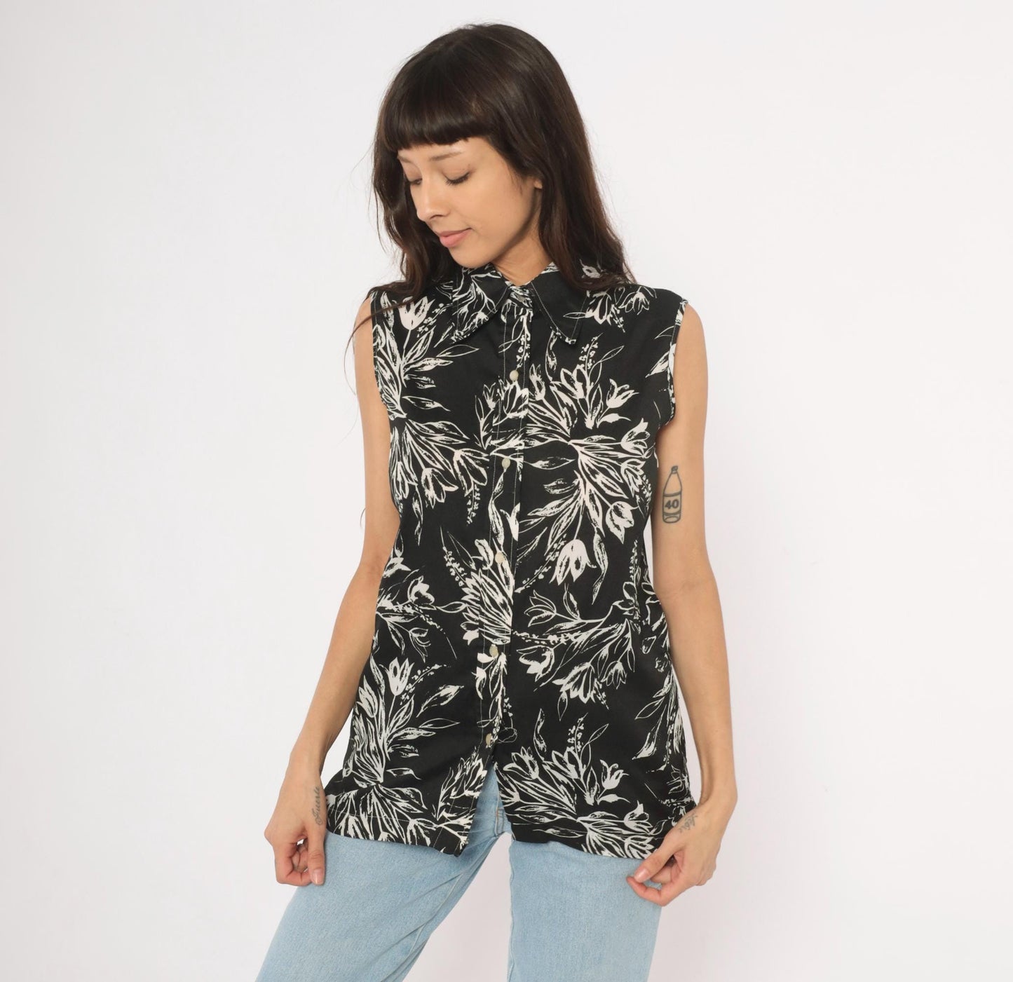 70s Black White Botanical Sleeveless Blouse Pointed Collar Tunic Medium