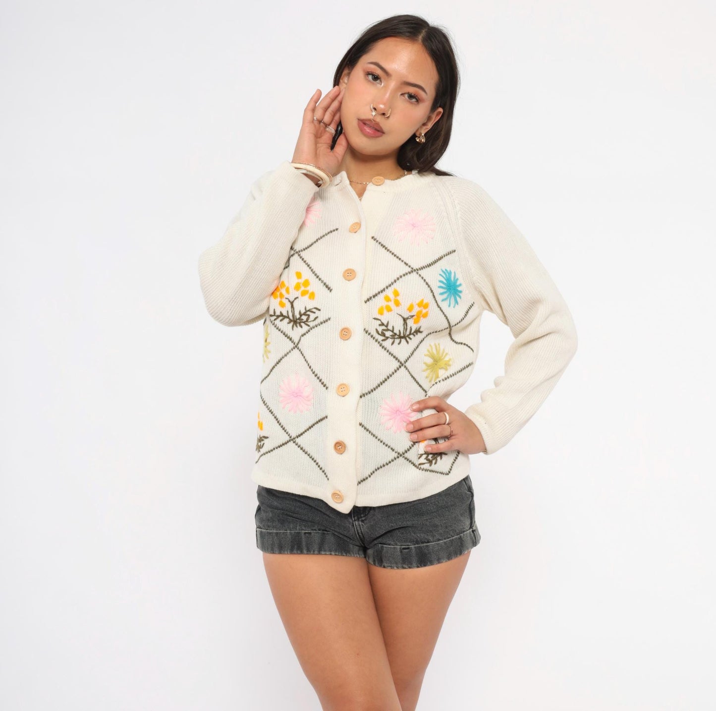 60s Embroidered Floral Cardigan Cream Knit Raglan Wooden Buttons Medium