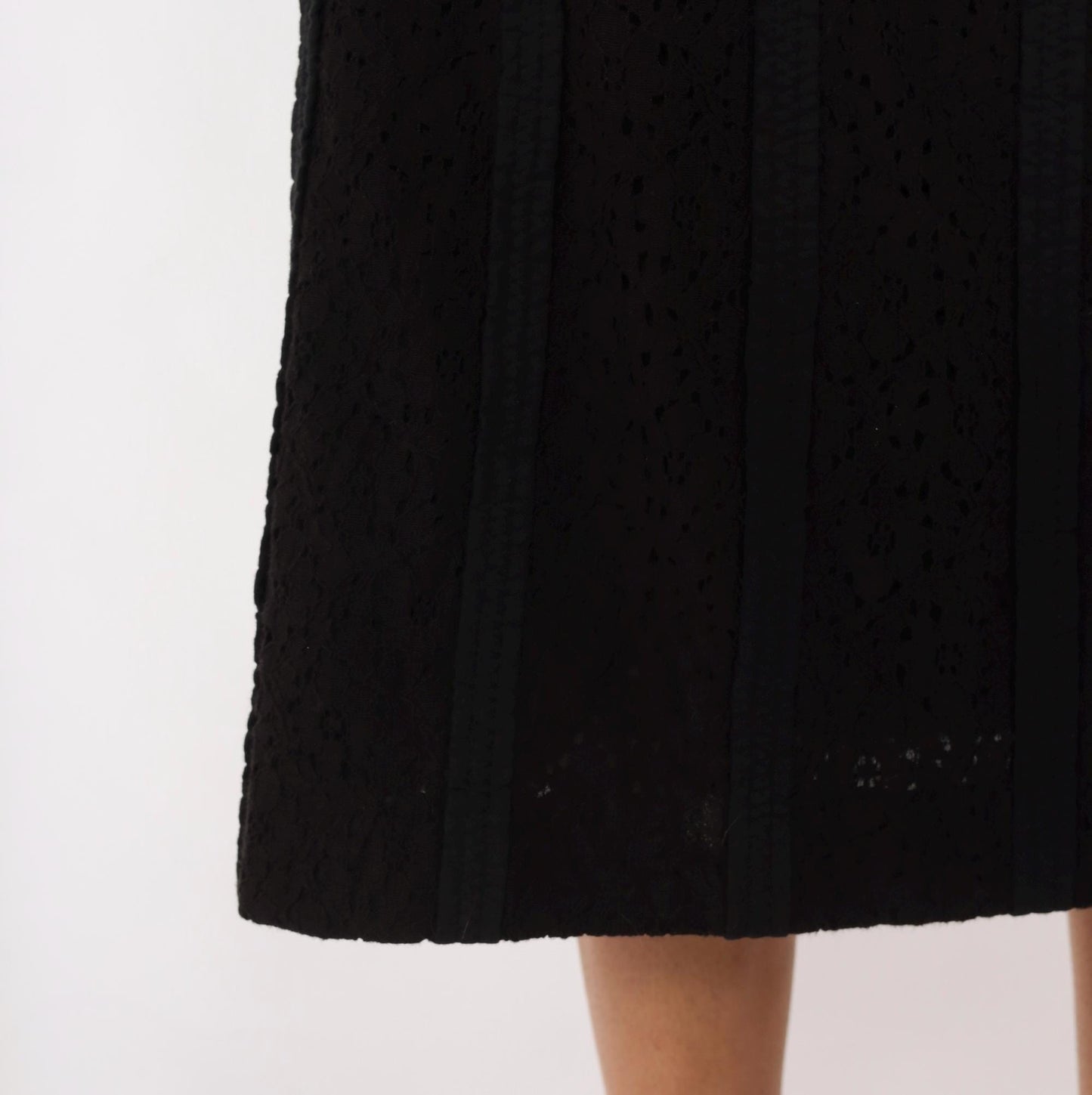 2000s Susan Graver Black Eyelet Knit A-Line Skirt Knee-Length Medium M