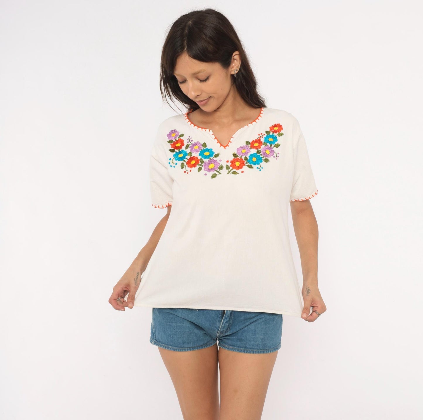 90s White Cotton Peasant Blouse Hand-Embroidered Floral V-Neck Medium M