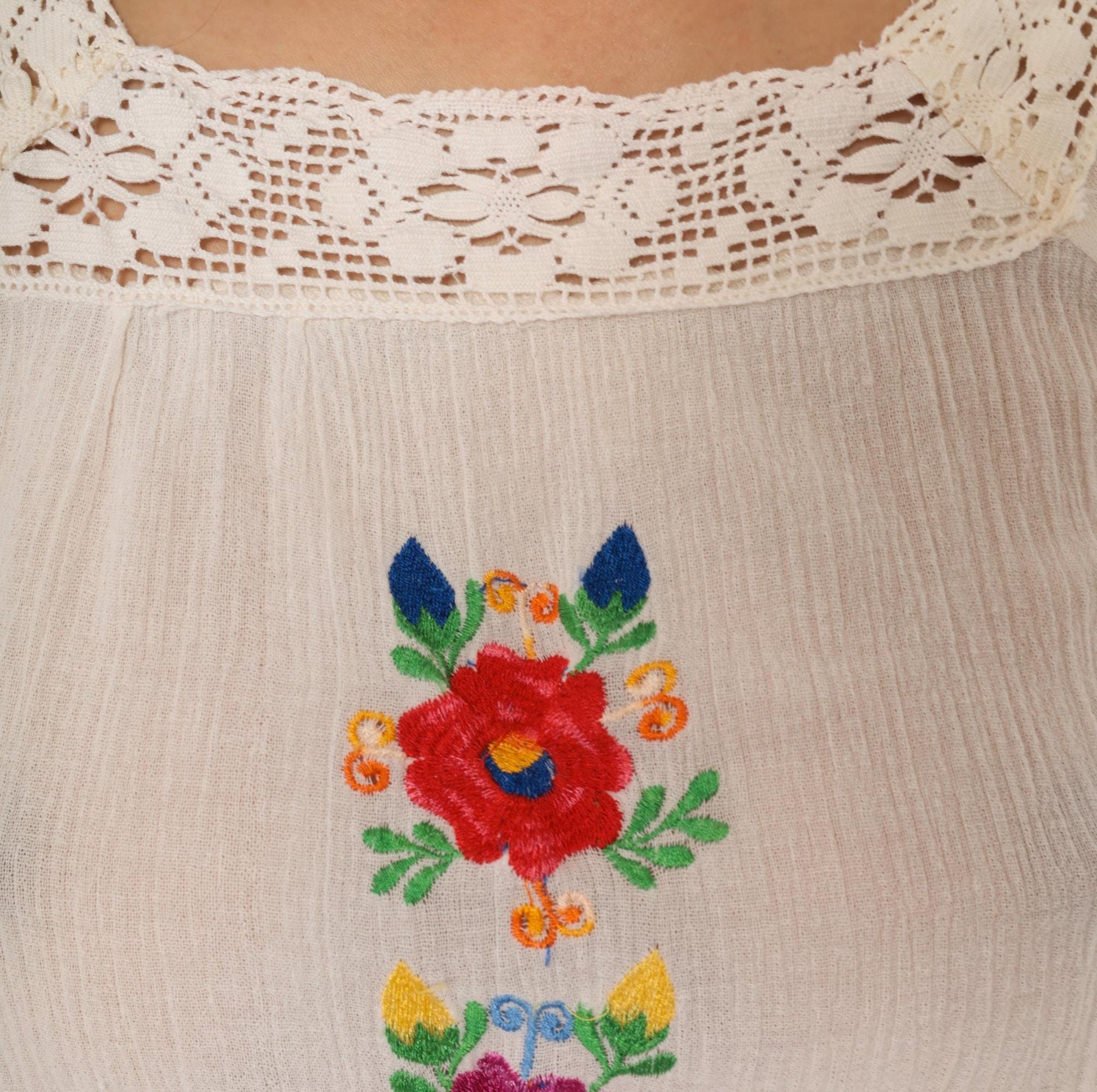 2000s Delias Peasant Blouse Embroidered Floral Crochet Cream Cotton XS