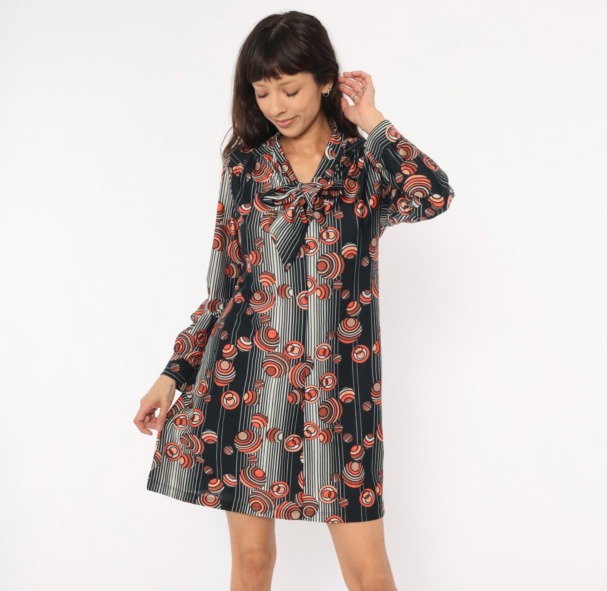 70s Geometric Circle Print Shift Dress Black Orange Pussy Bow Tie Neck Large L