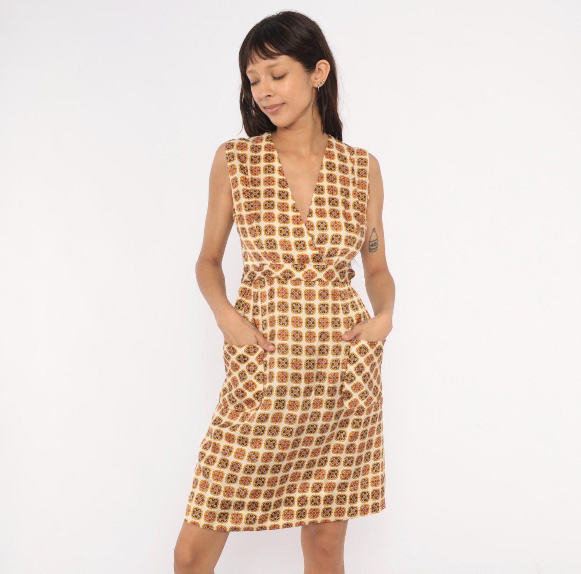 60s Medallion Tile Print Mini Dress Cream Mustard Brown Fitted Waist Small