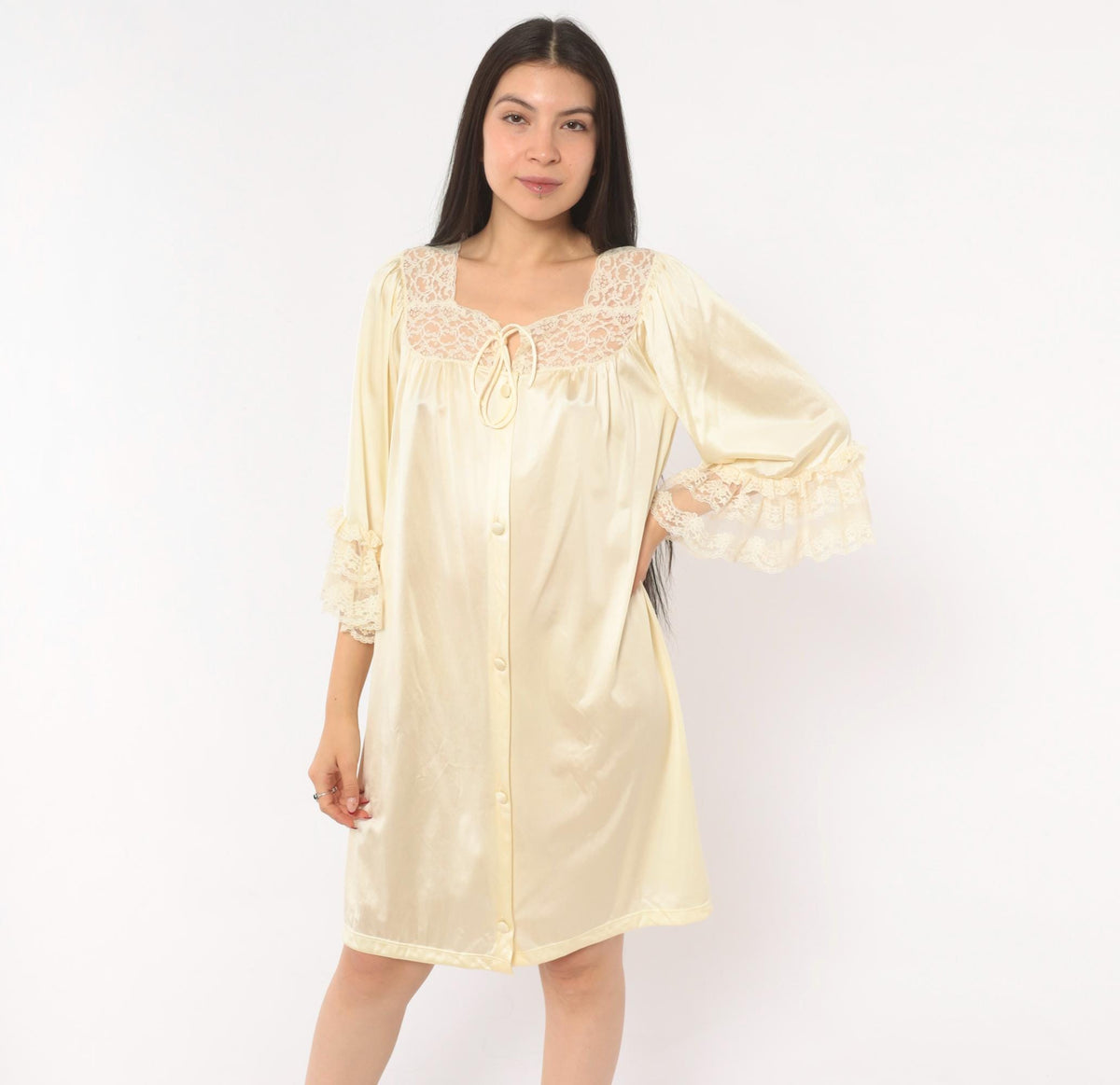 80s Vanity Fair Cream Lace Robe Bell Sleeve Button Front Small