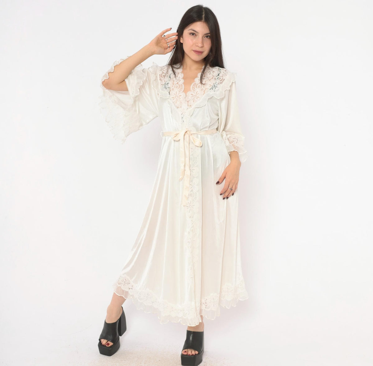80s White Lace Peignoir Robe Bell Sleeve Floral Yoke Ankle Length Medium