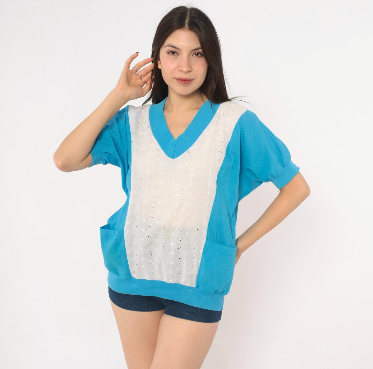 80s Tiger Blue White Eyelet Cutwork V-Neck Blouse Patch Pockets Medium