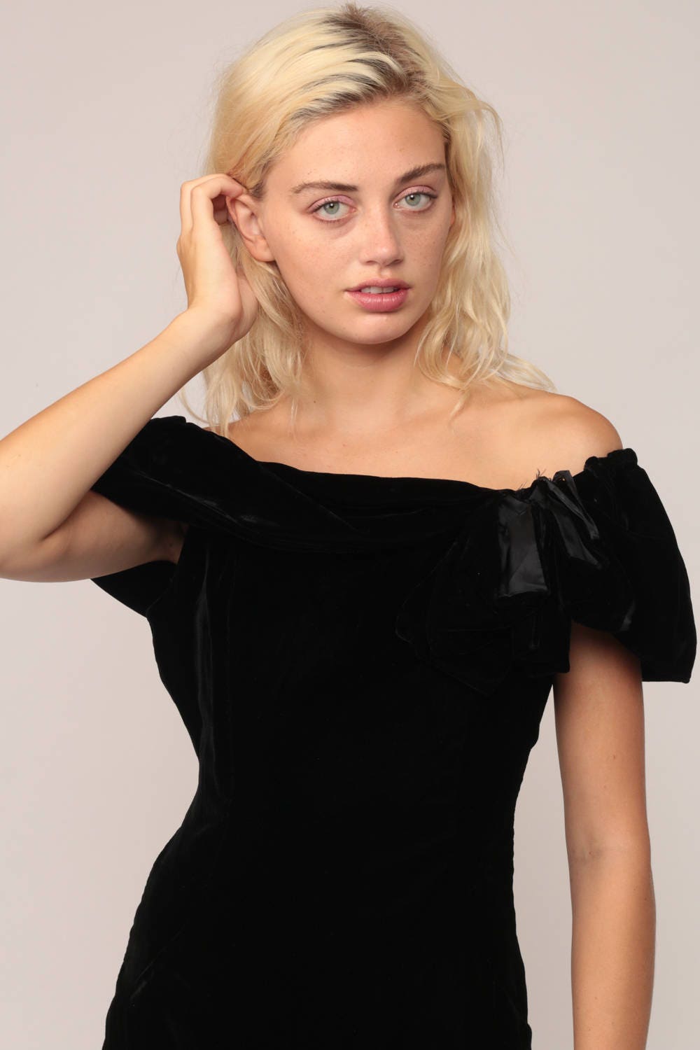 80s Black Velvet Off-Shoulder Mini Dress Sheath Pencil Cocktail Medium