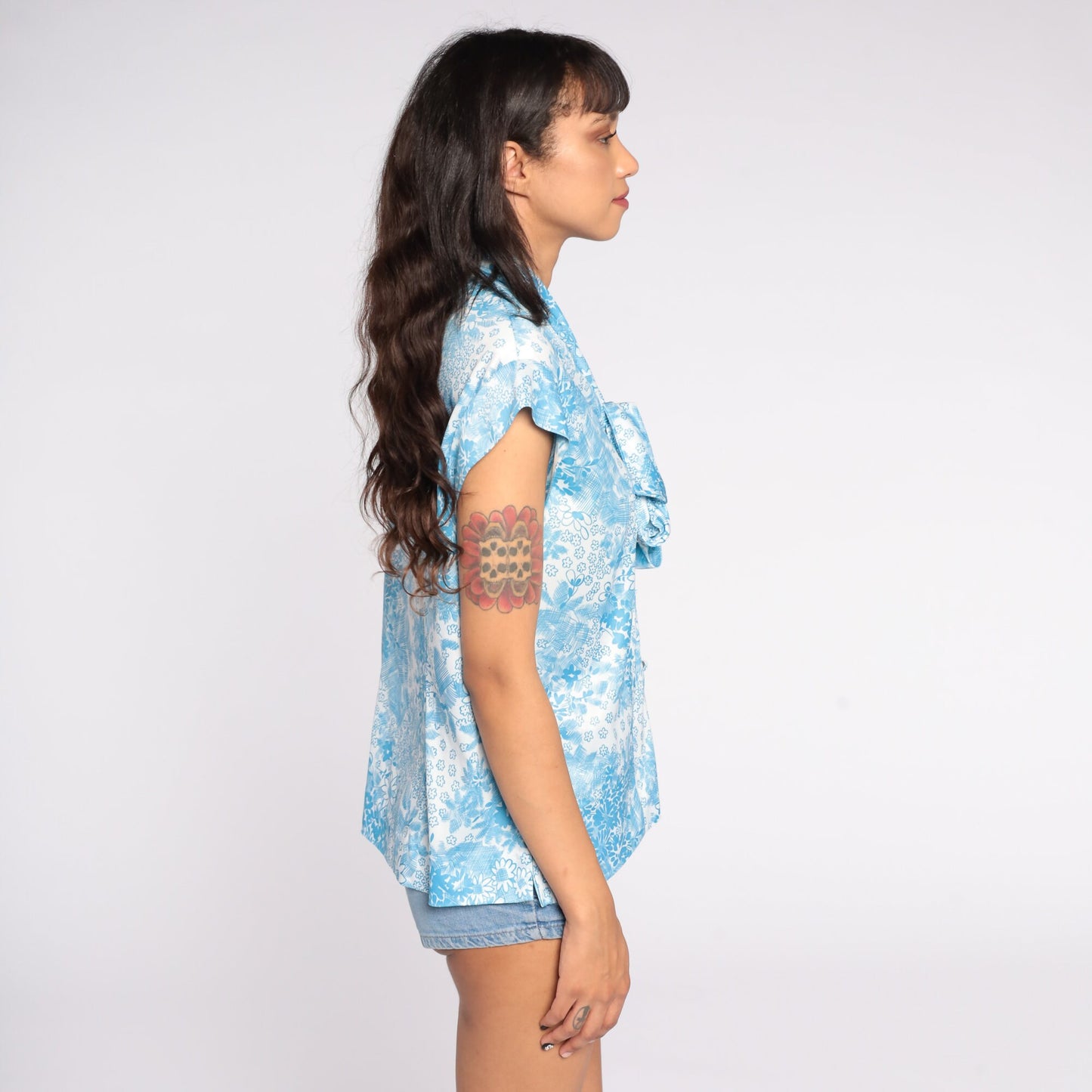 70s Floral Ascot Blouse White Blue Button-Up Short Sleeve Large L