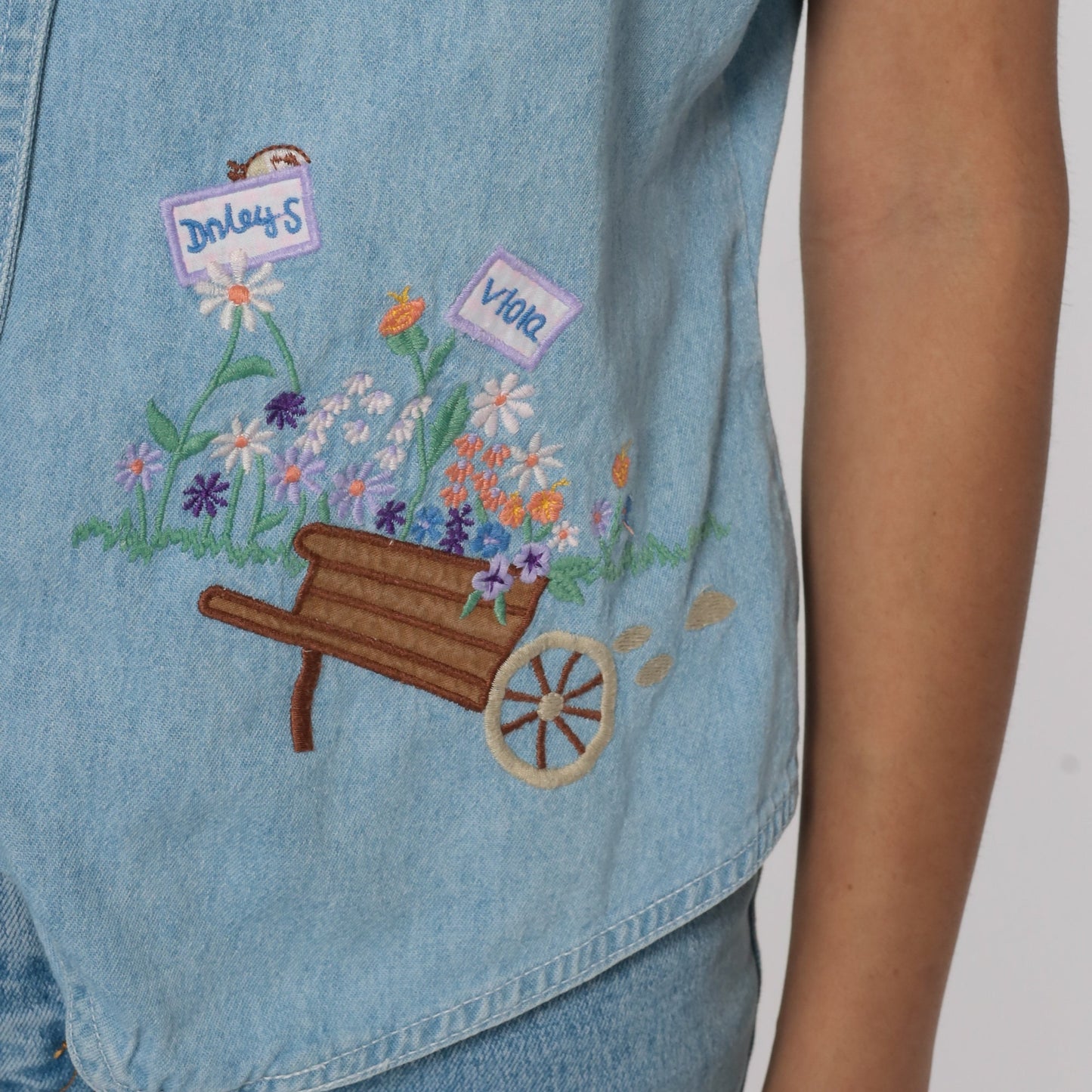 90s Bill Blass Floral Embroidered Denim Shirt Blue Cotton Button Down Medium